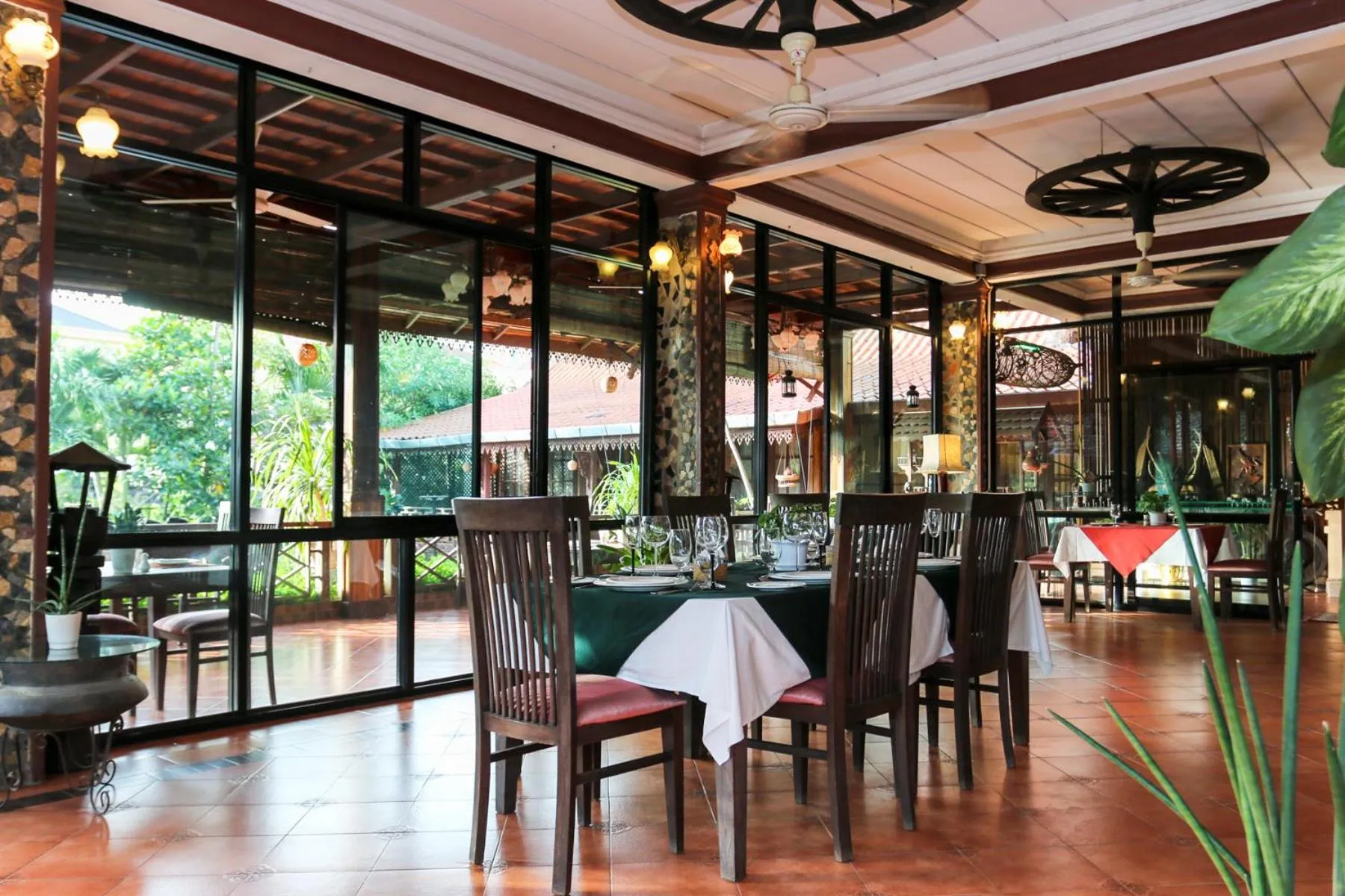 Restaurant/places to eat in Chandara Boutique Hotel