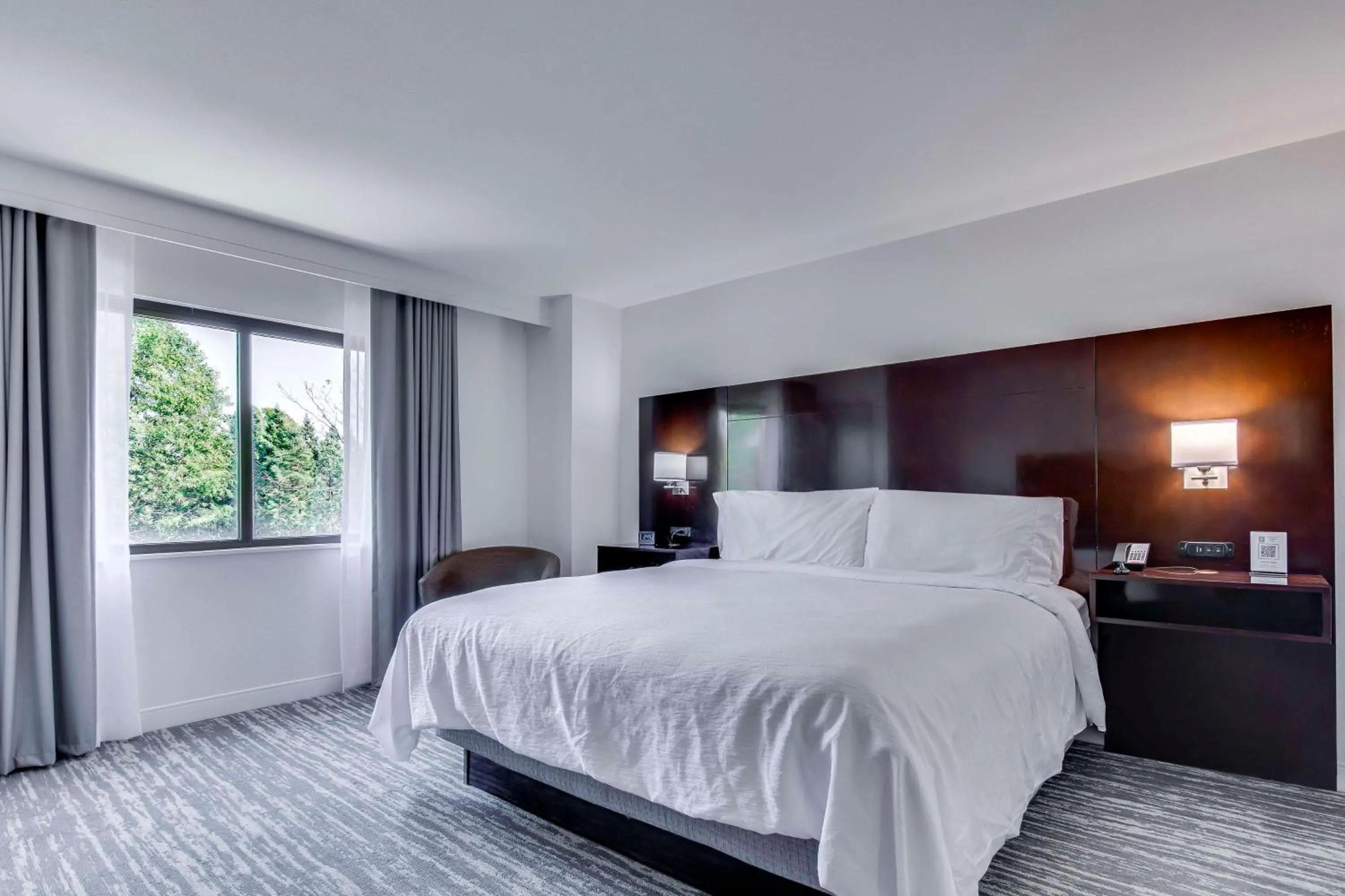 Bed in Embassy Suites by Hilton Louisville East