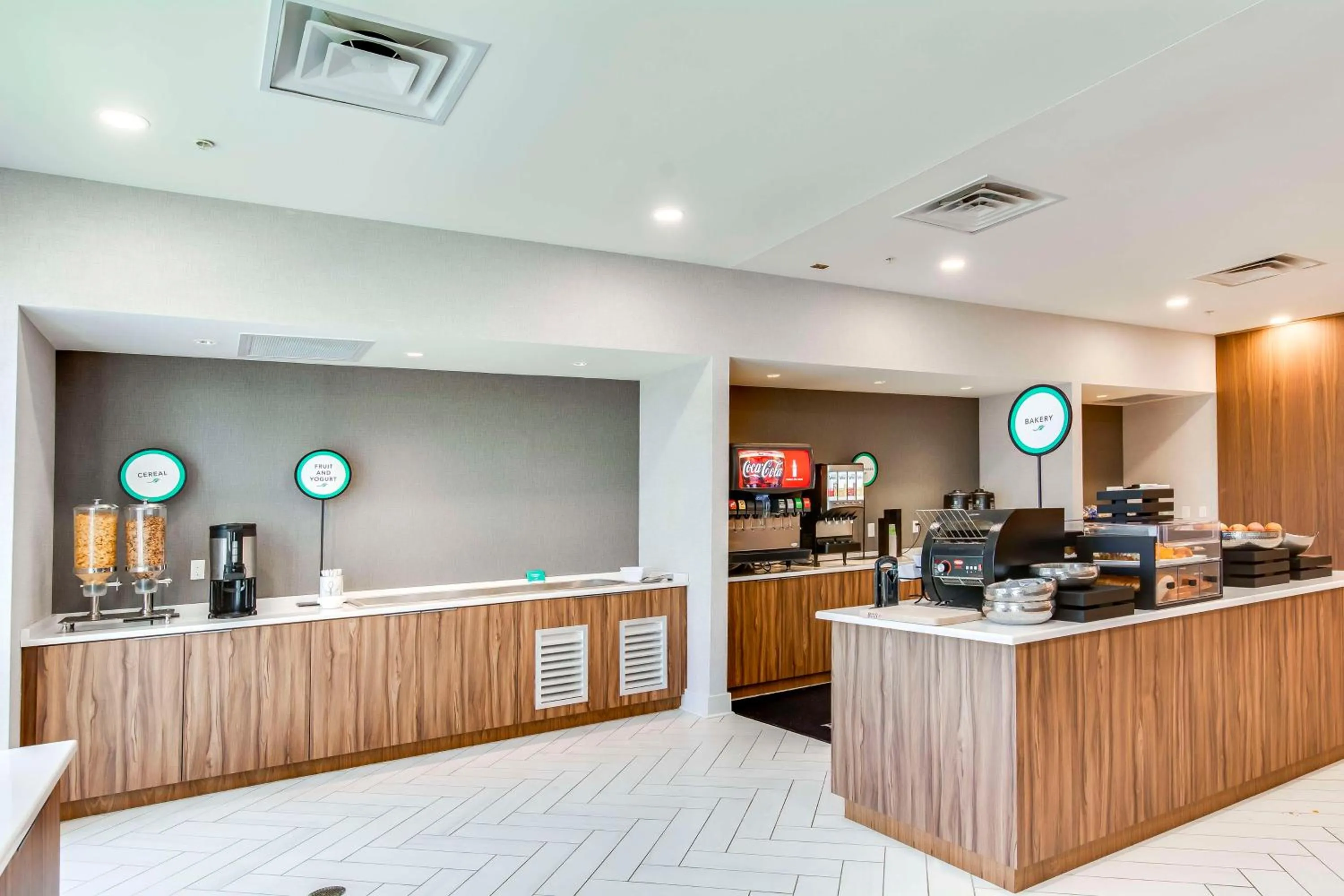 Breakfast in Embassy Suites by Hilton Louisville East