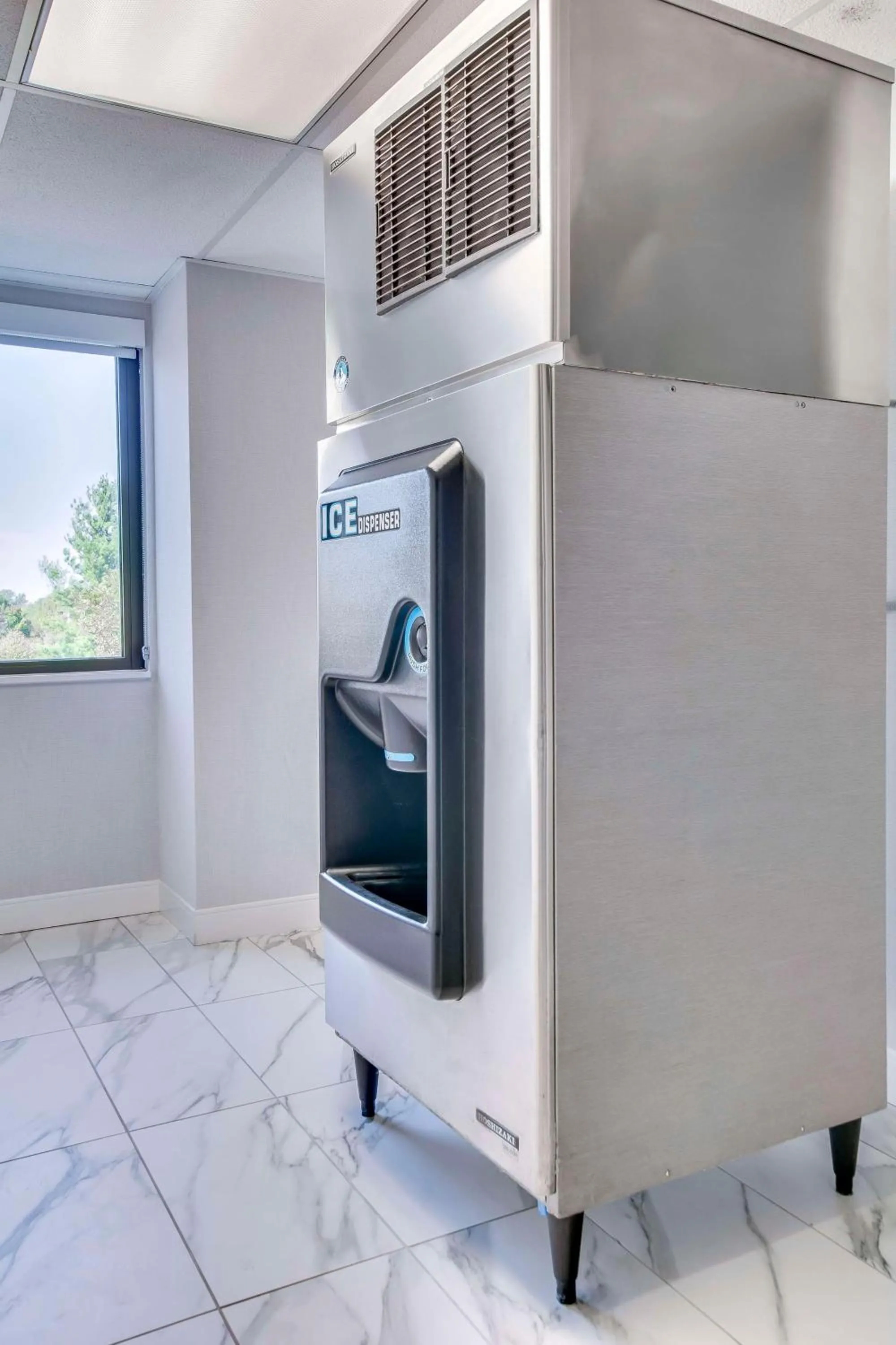 Dining area in Embassy Suites by Hilton Louisville East