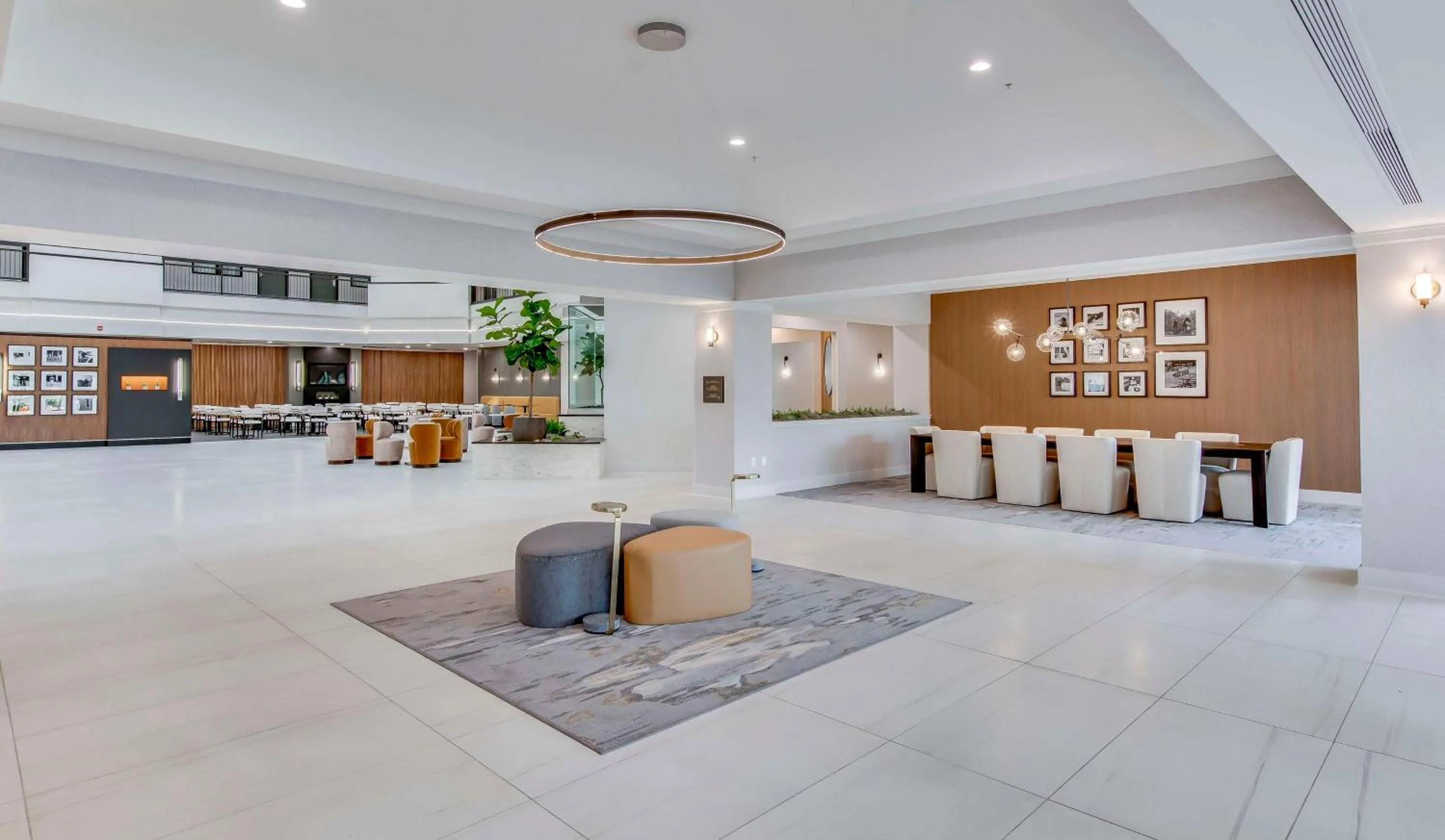 Lobby or reception in Embassy Suites by Hilton Louisville East