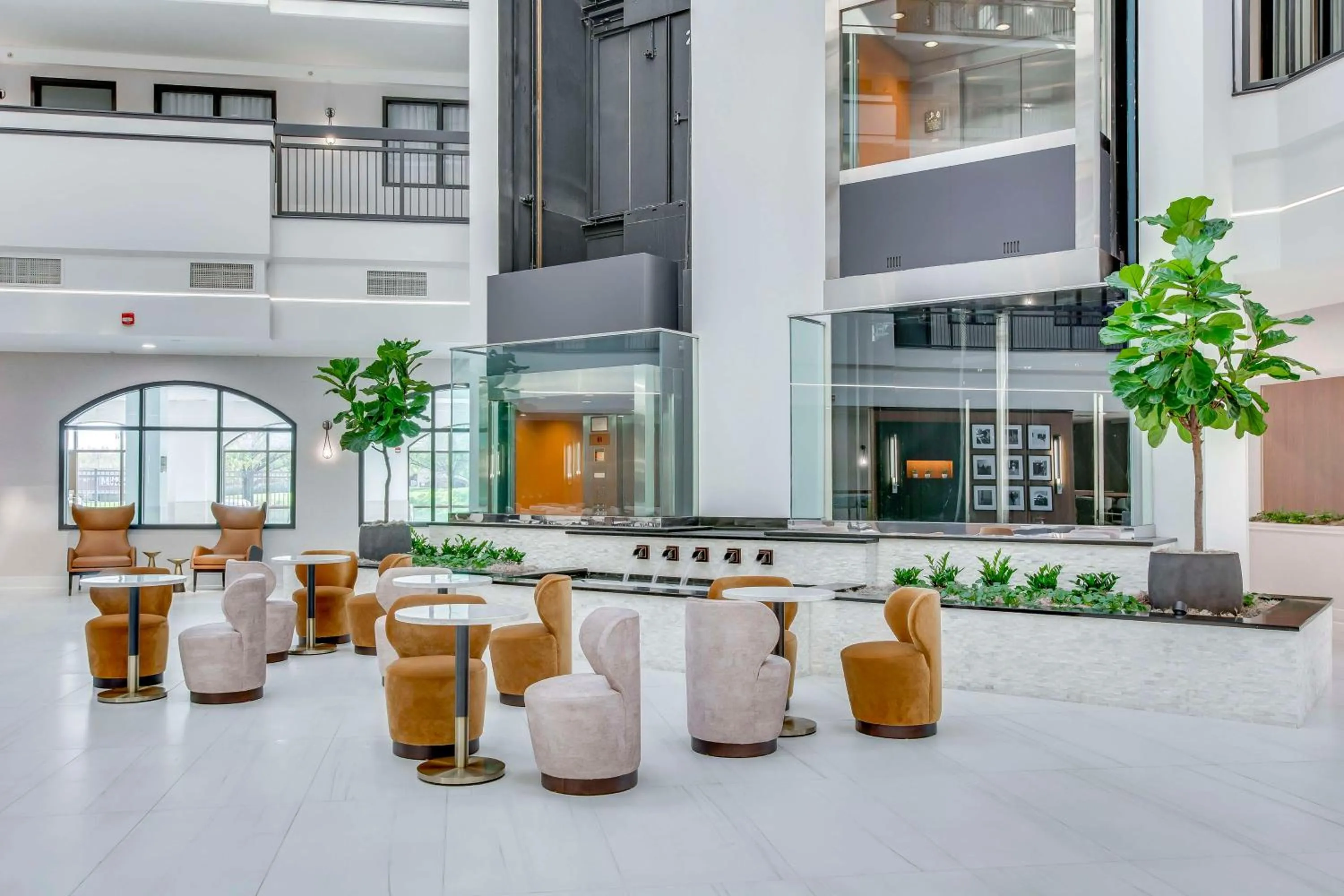 Lobby or reception in Embassy Suites by Hilton Louisville East