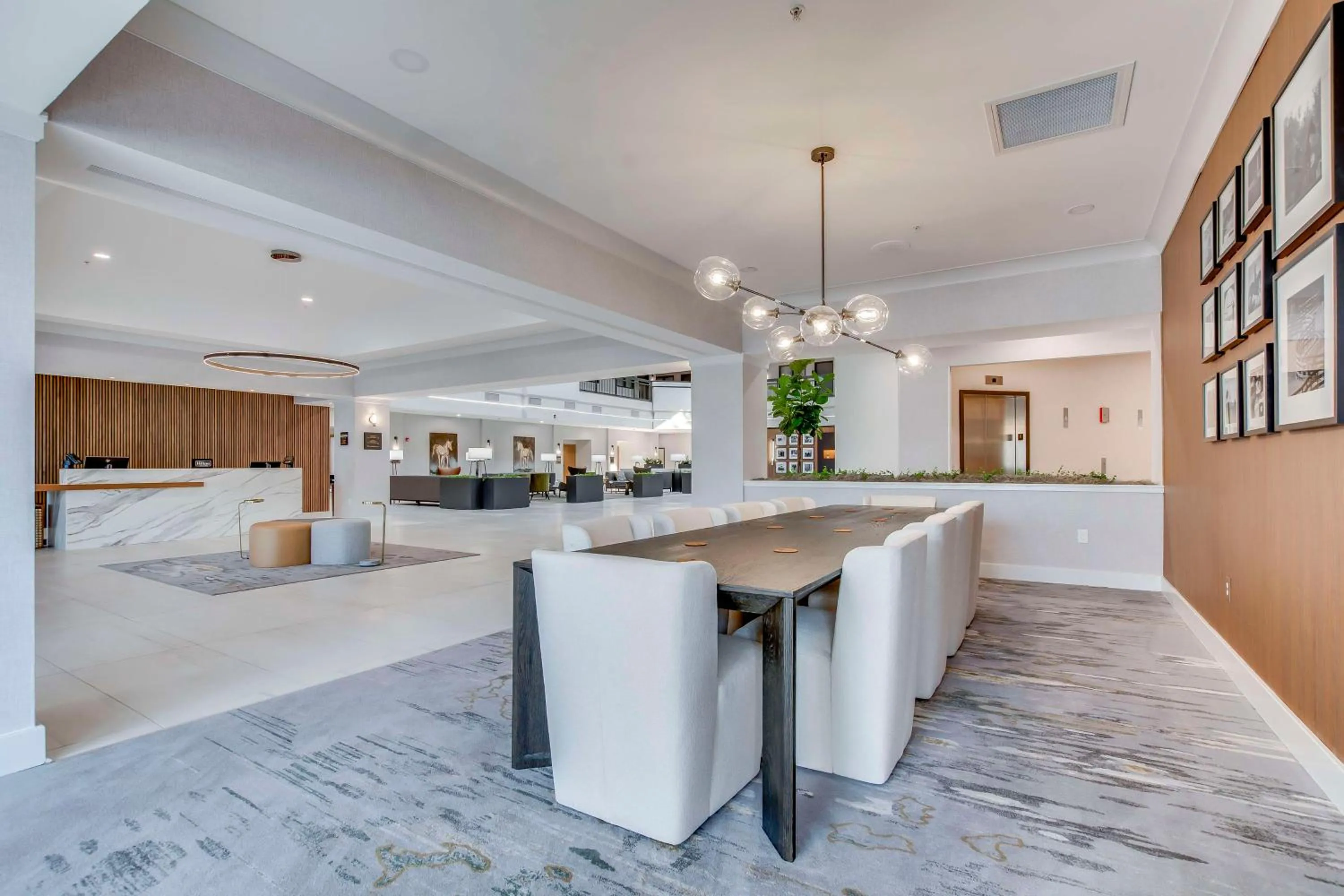 Lobby or reception in Embassy Suites by Hilton Louisville East