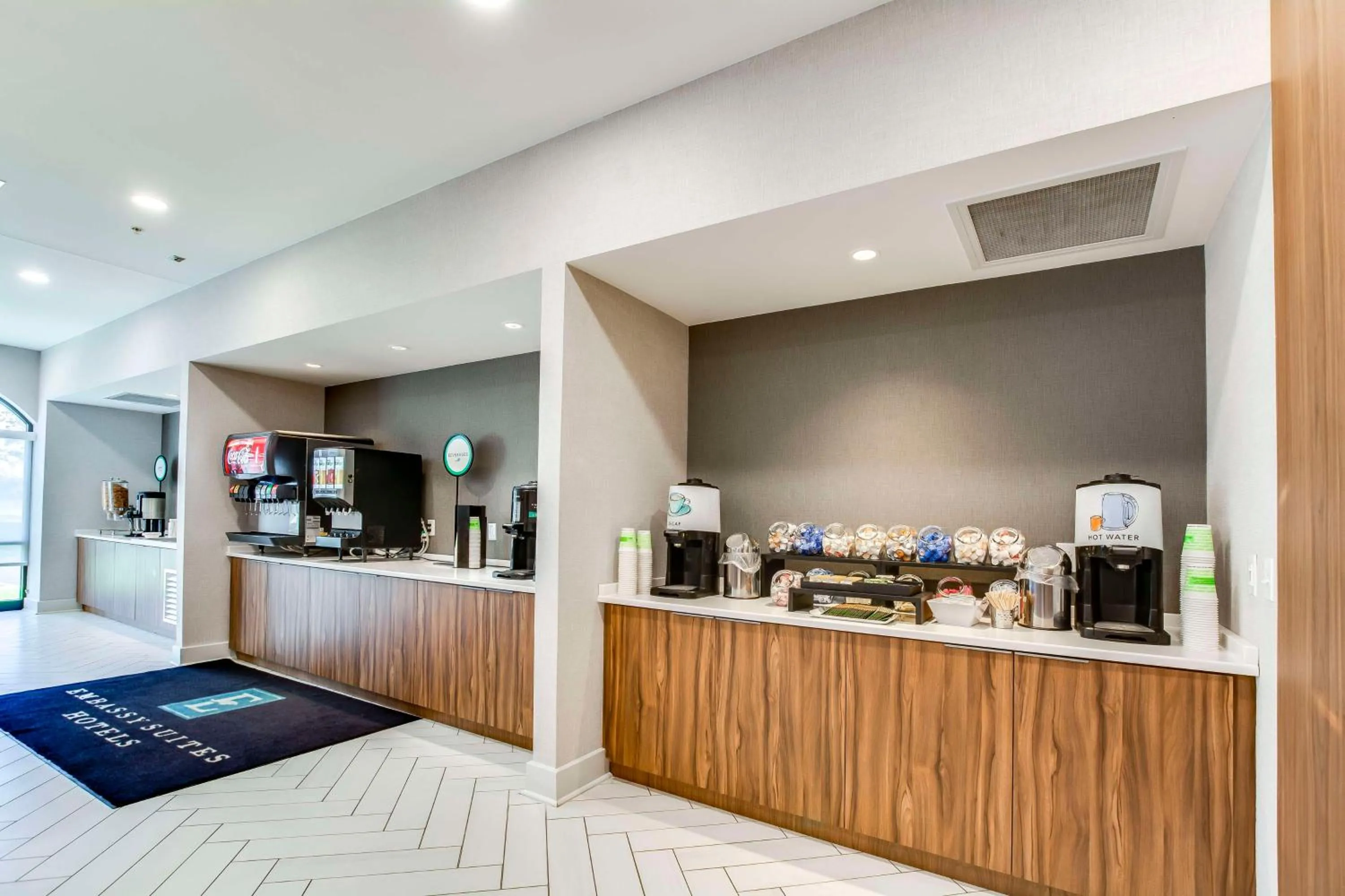 Breakfast, Bed in Embassy Suites by Hilton Louisville East