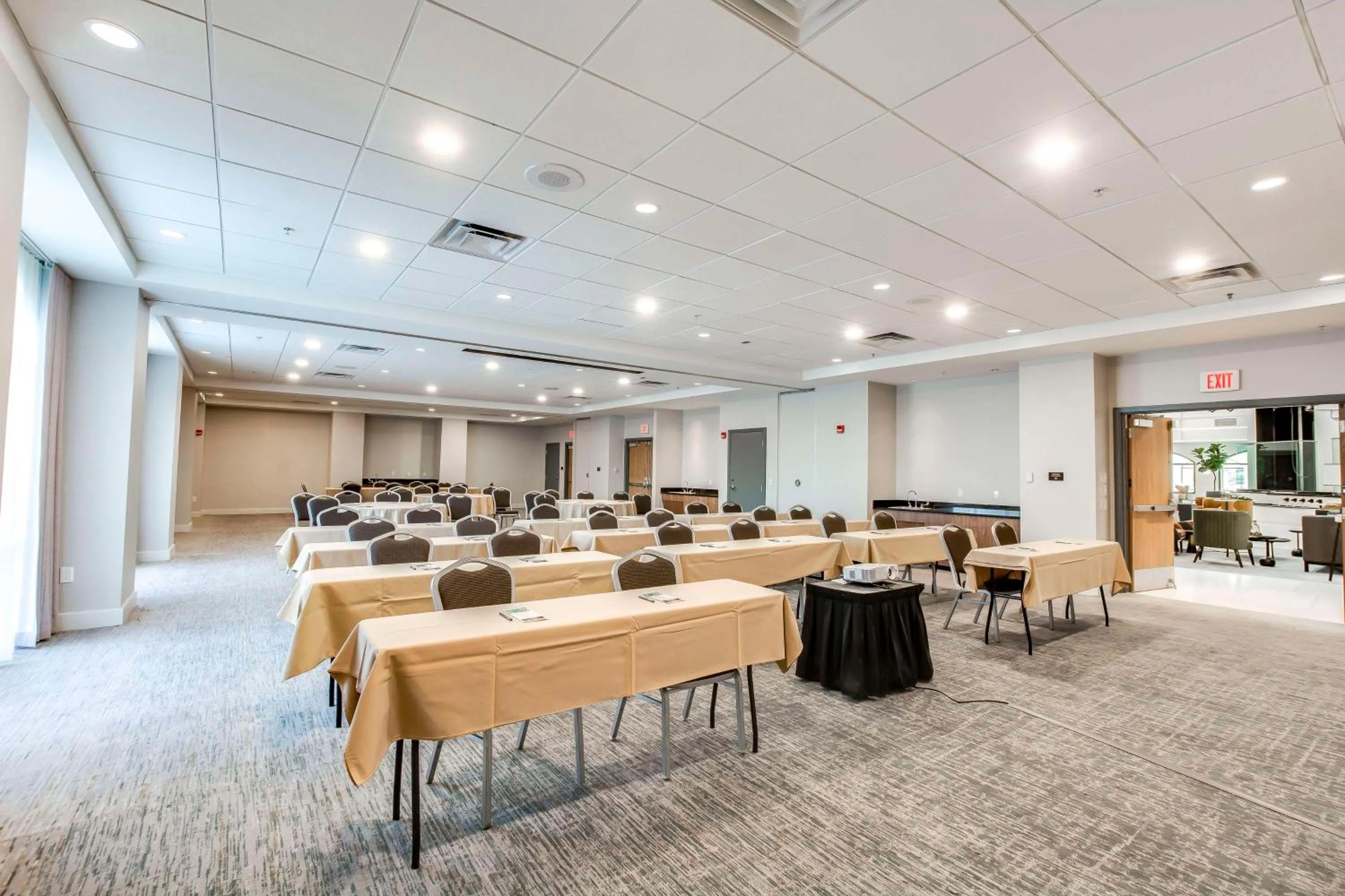 Meeting/conference room in Embassy Suites by Hilton Louisville East