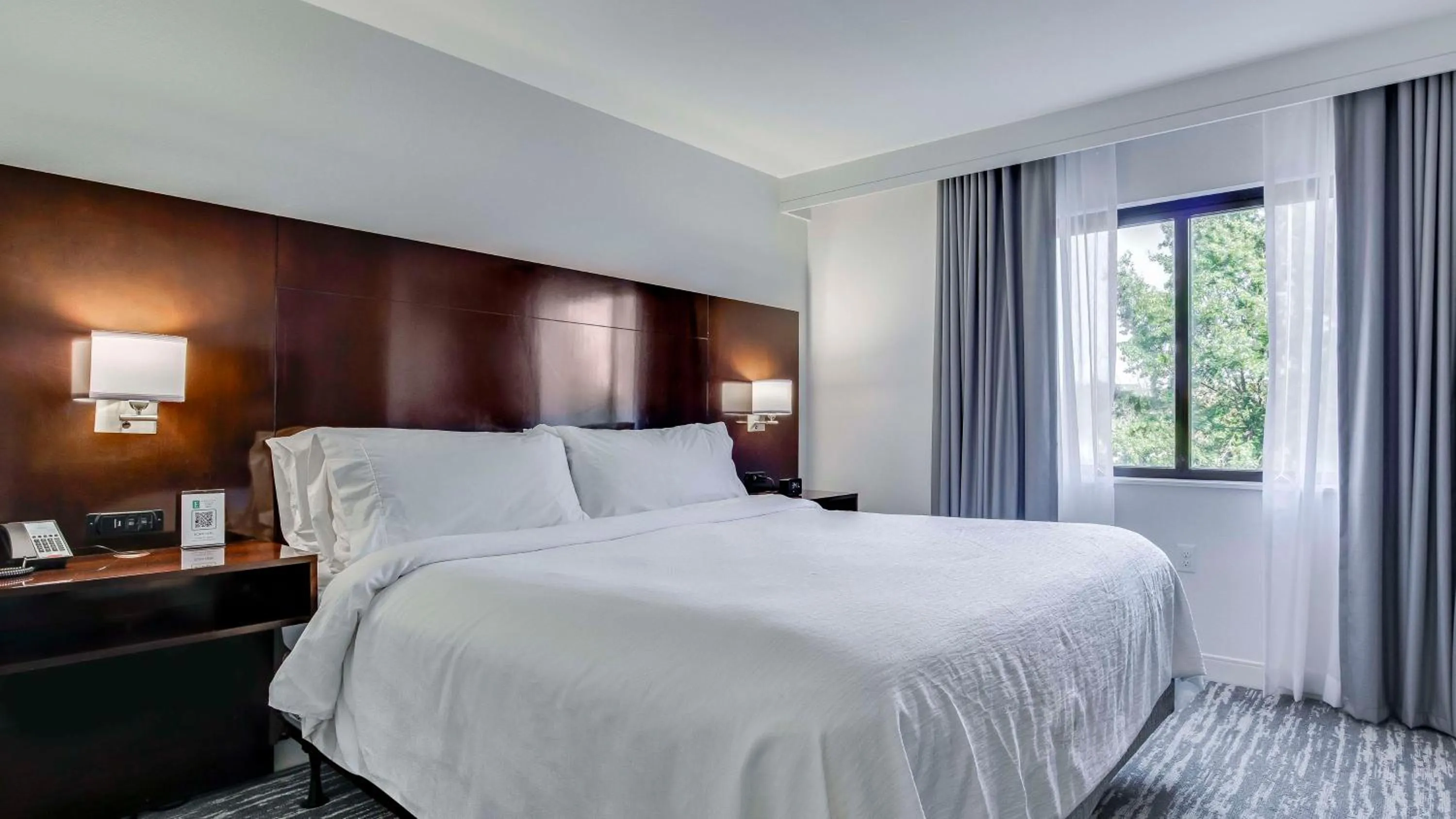 Bed in Embassy Suites by Hilton Louisville East