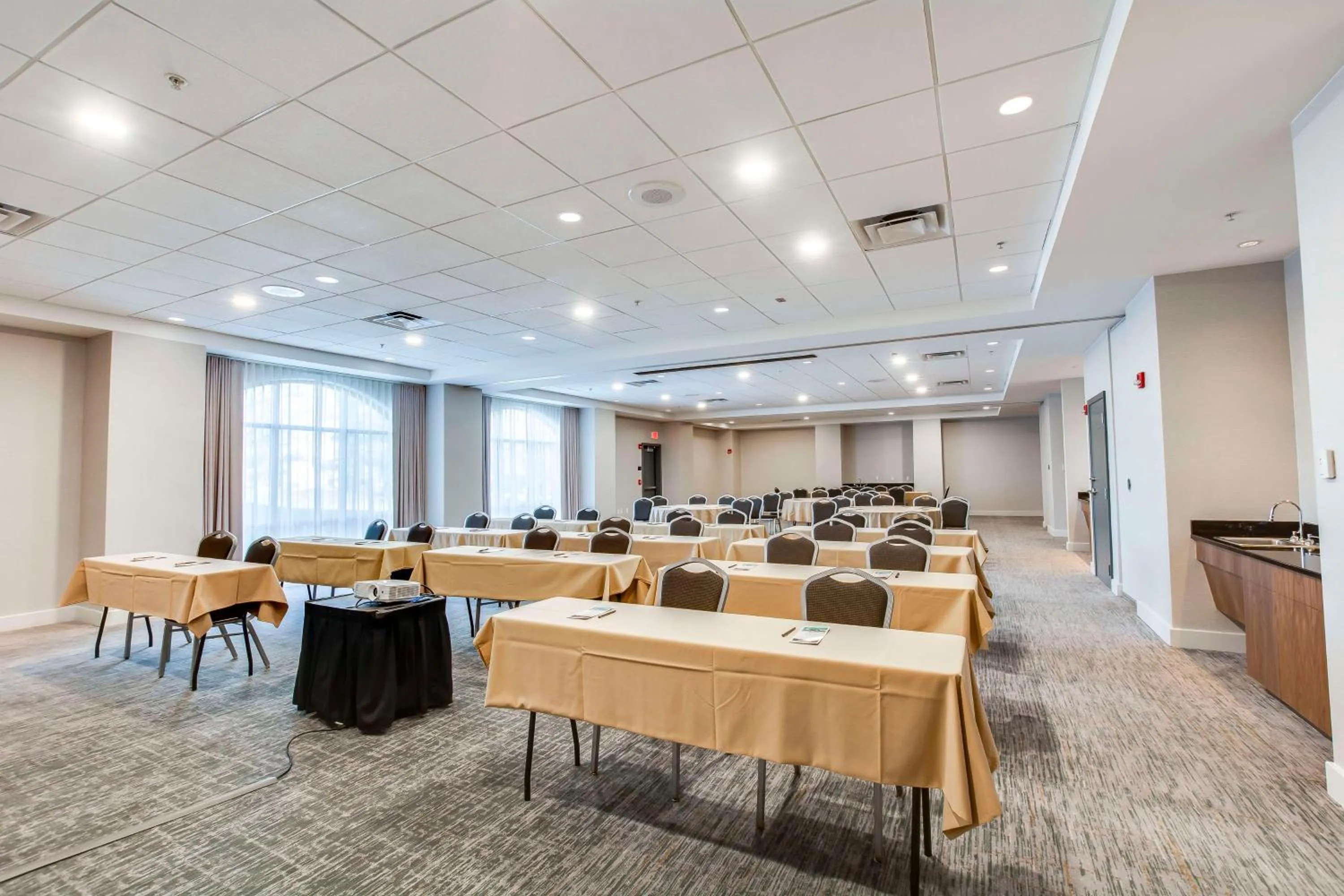 Meeting/conference room in Embassy Suites by Hilton Louisville East
