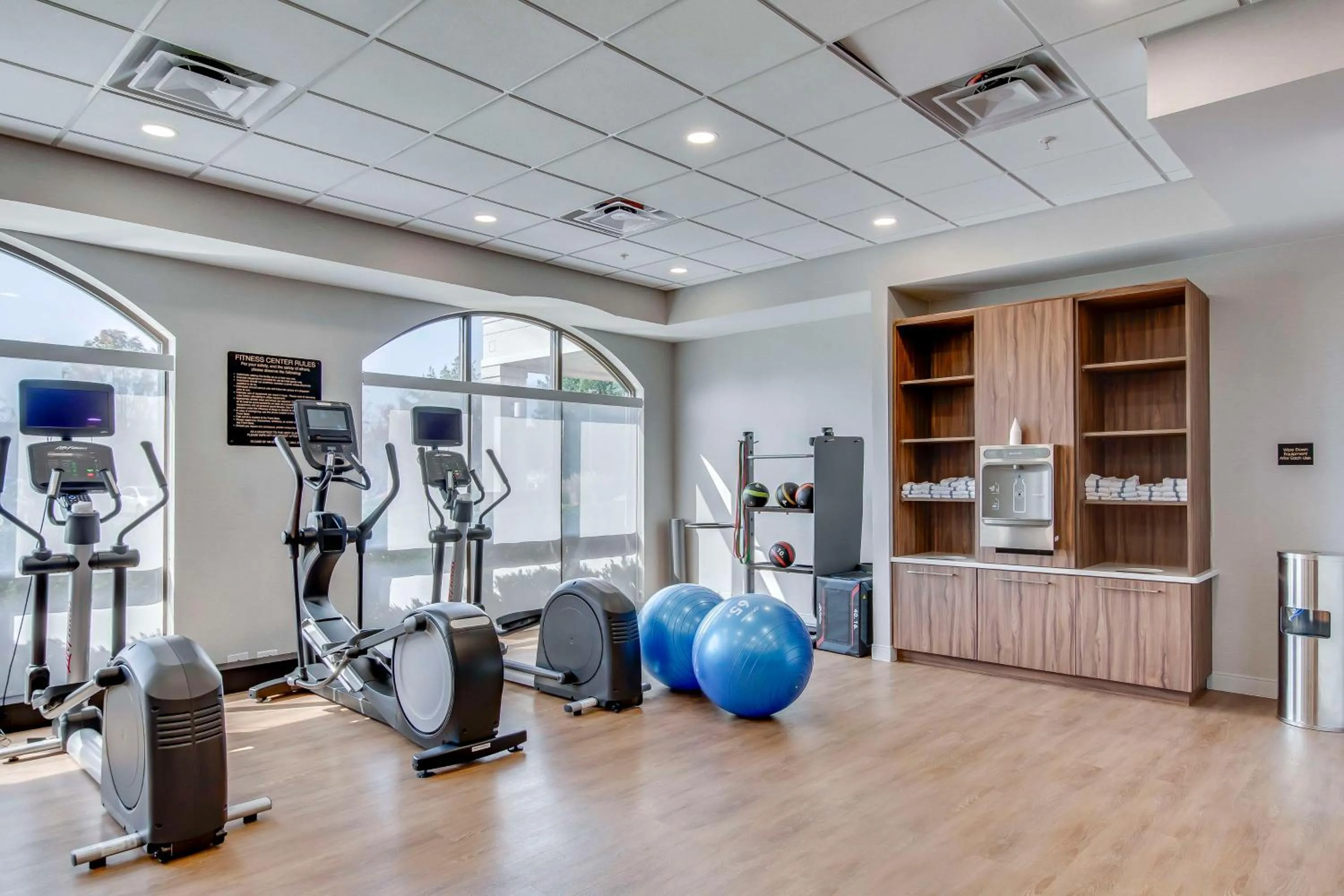 Fitness centre/facilities in Embassy Suites by Hilton Louisville East