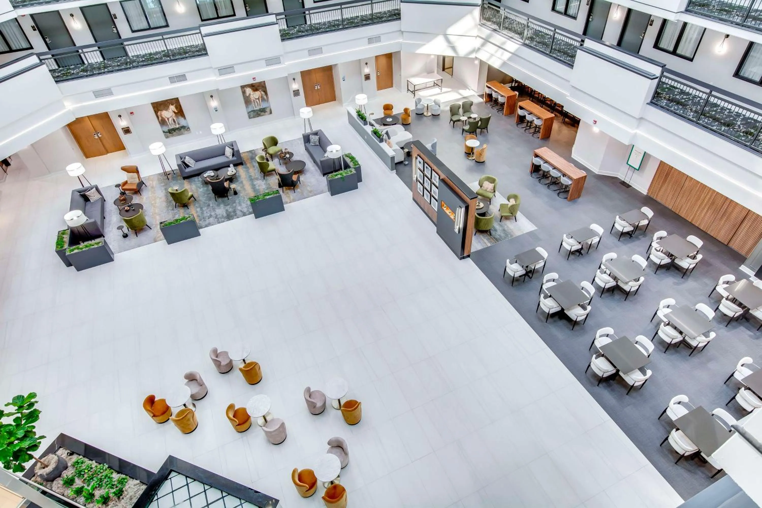 Lobby or reception in Embassy Suites by Hilton Louisville East