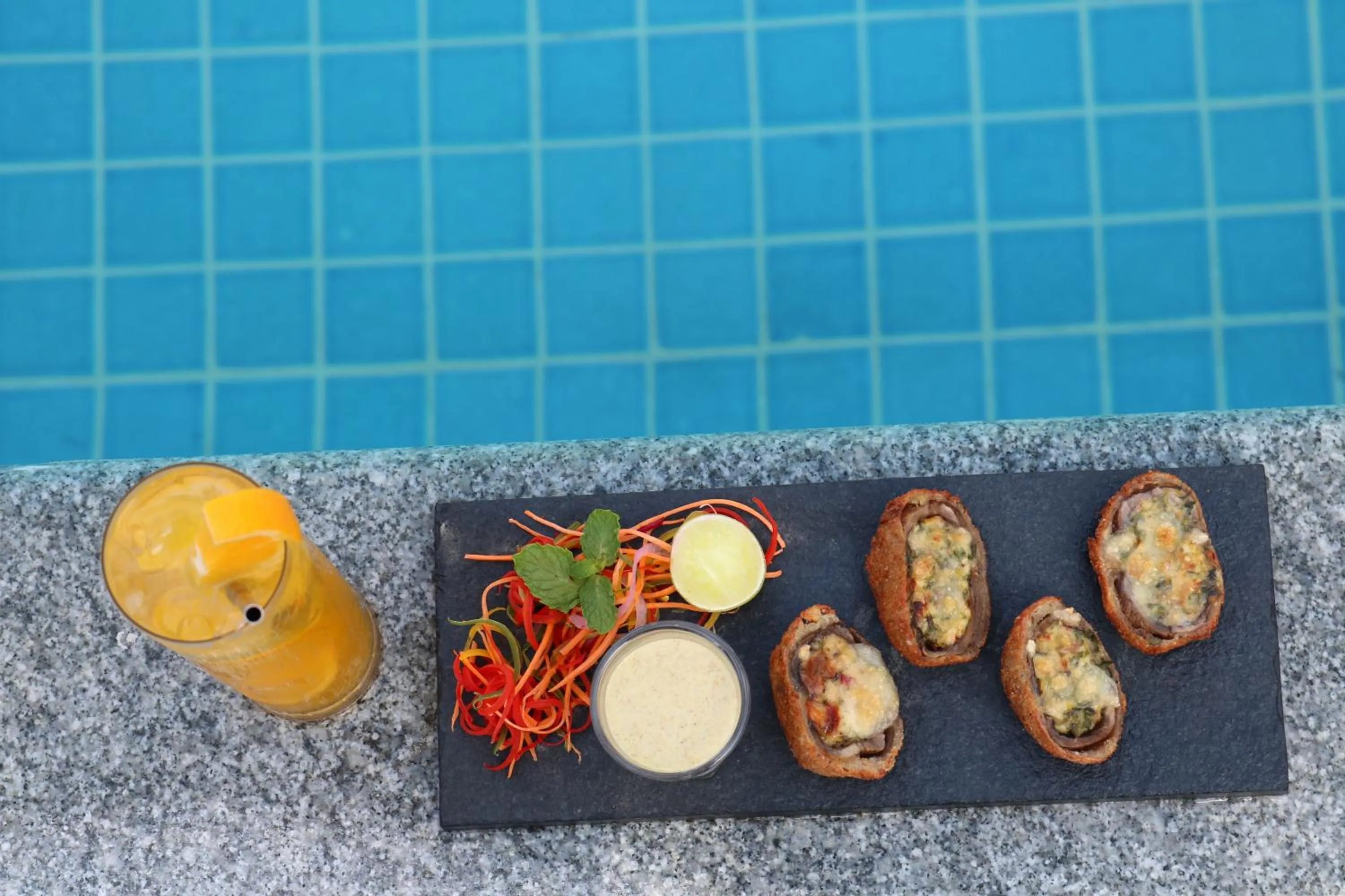 Food and drinks in Jasminn Hotel - AM Hotel Kollection