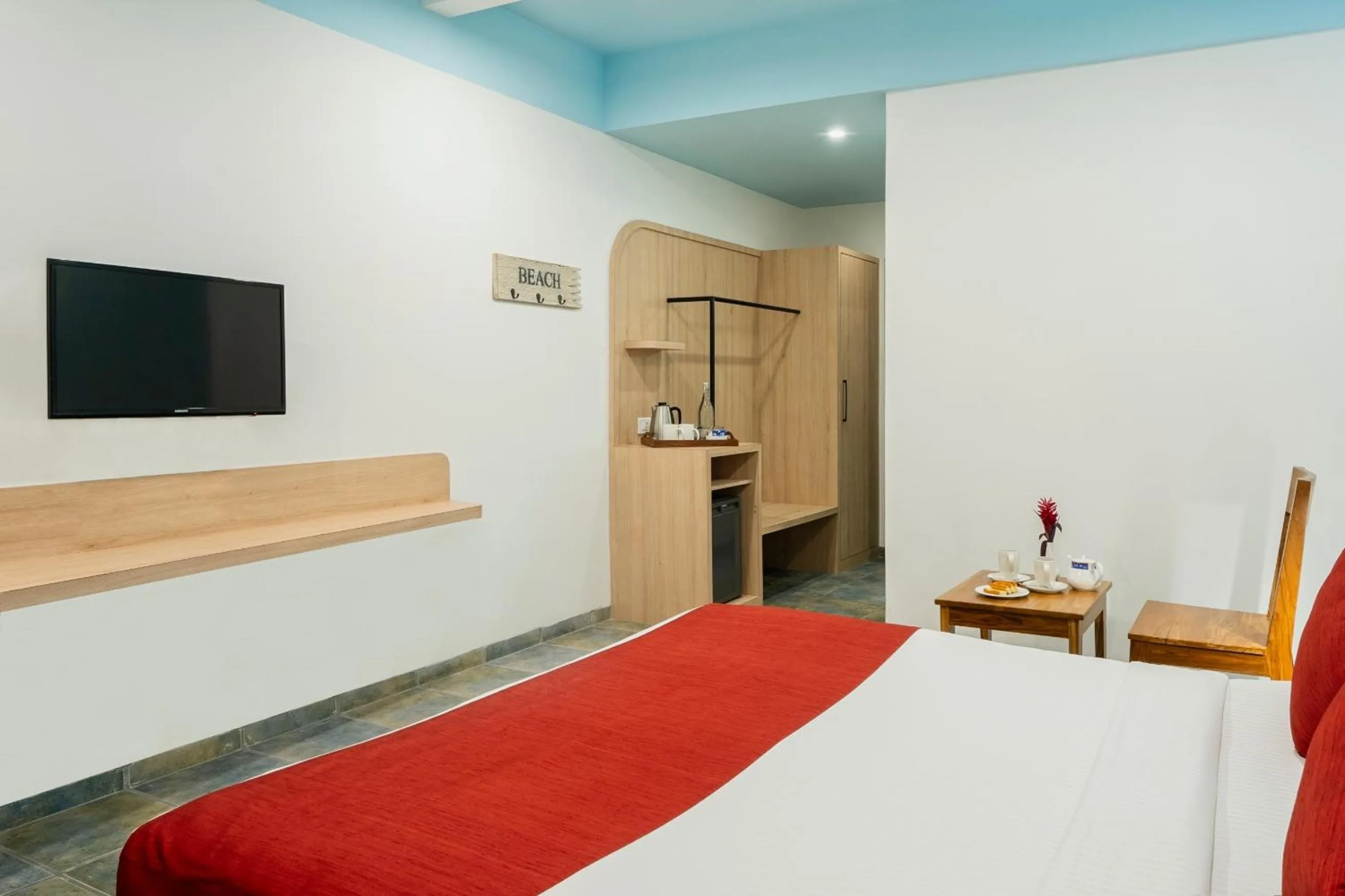 Photo of the whole room, Bed in Jasminn Hotel - AM Hotel Kollection