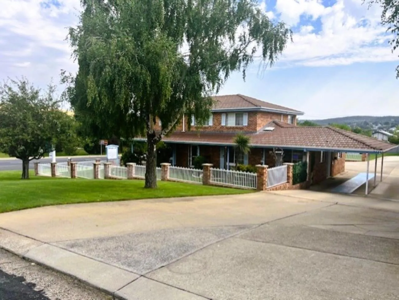 Property building in Kinross Inn