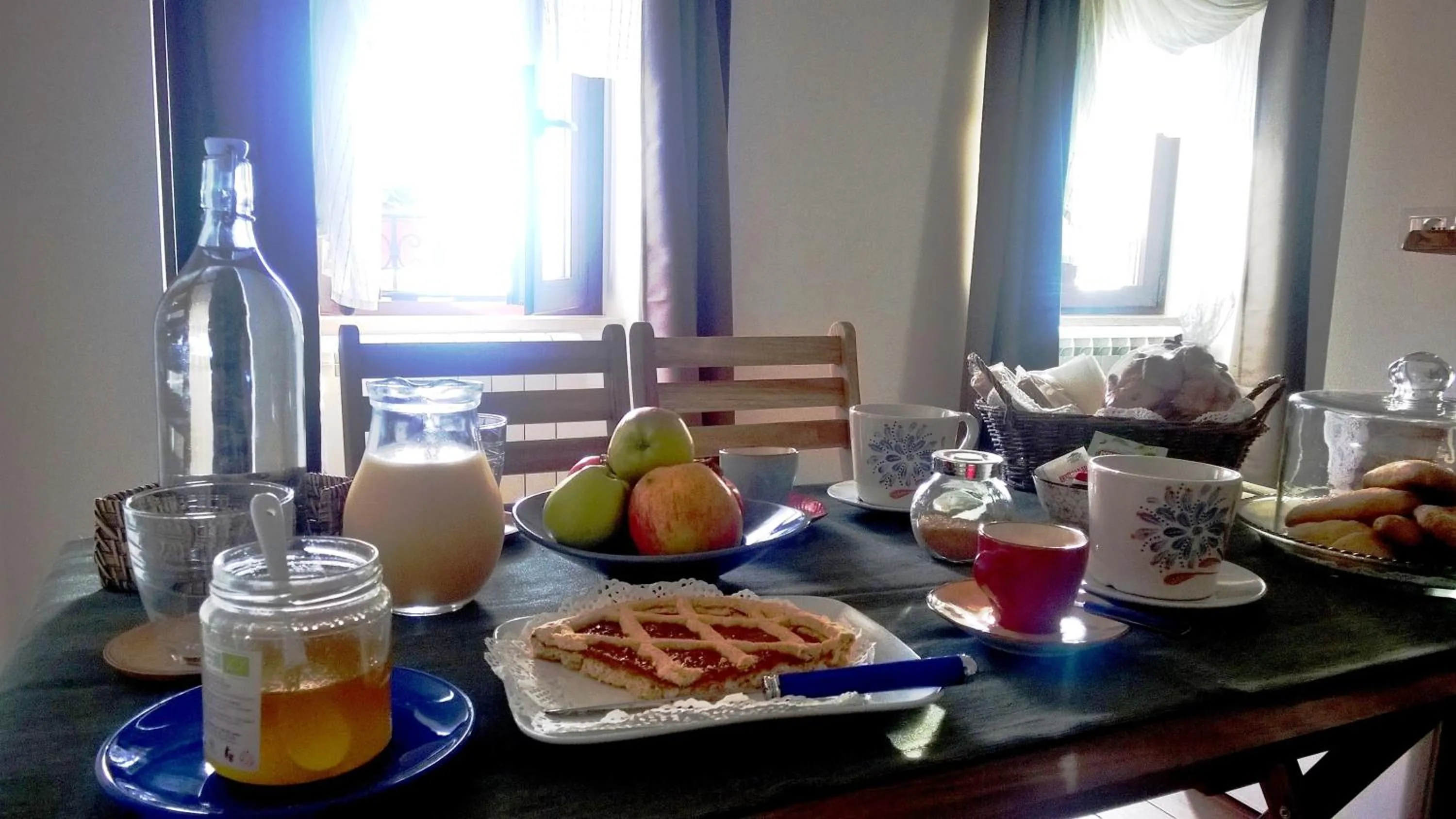 Italian breakfast in Cas'Antica Soprana