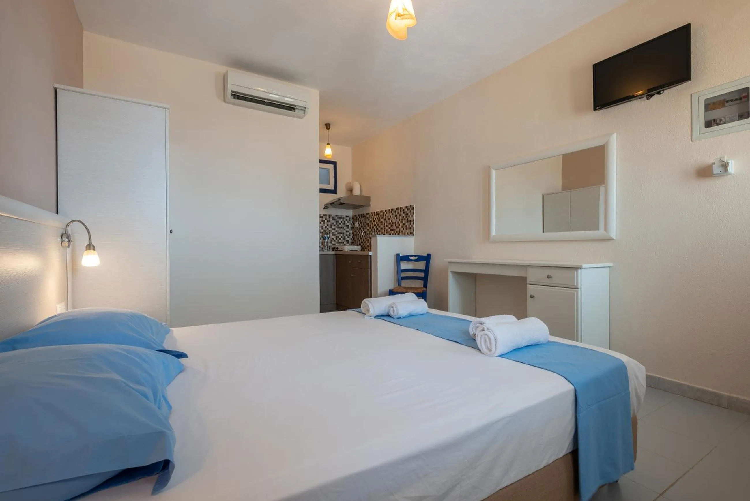 Photo of the whole room in Sunset Hotel