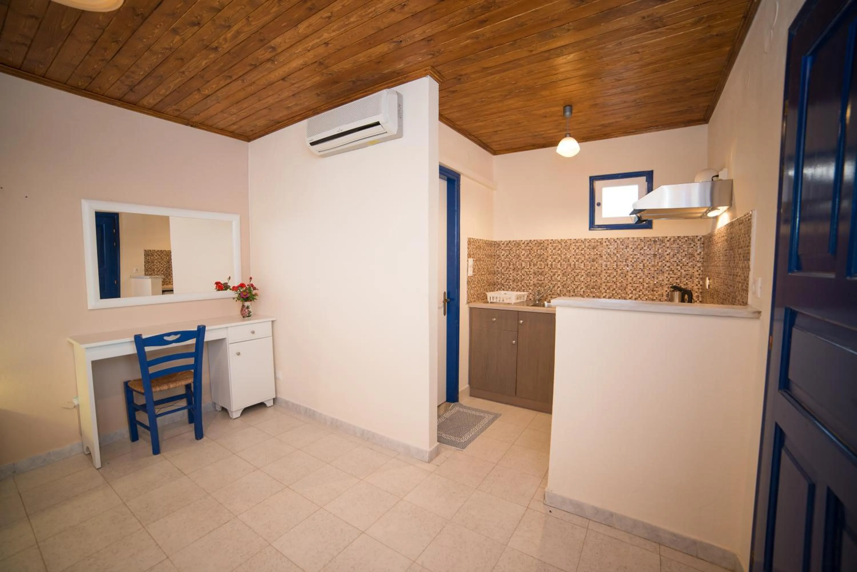 Photo of the whole room in Sunset Hotel