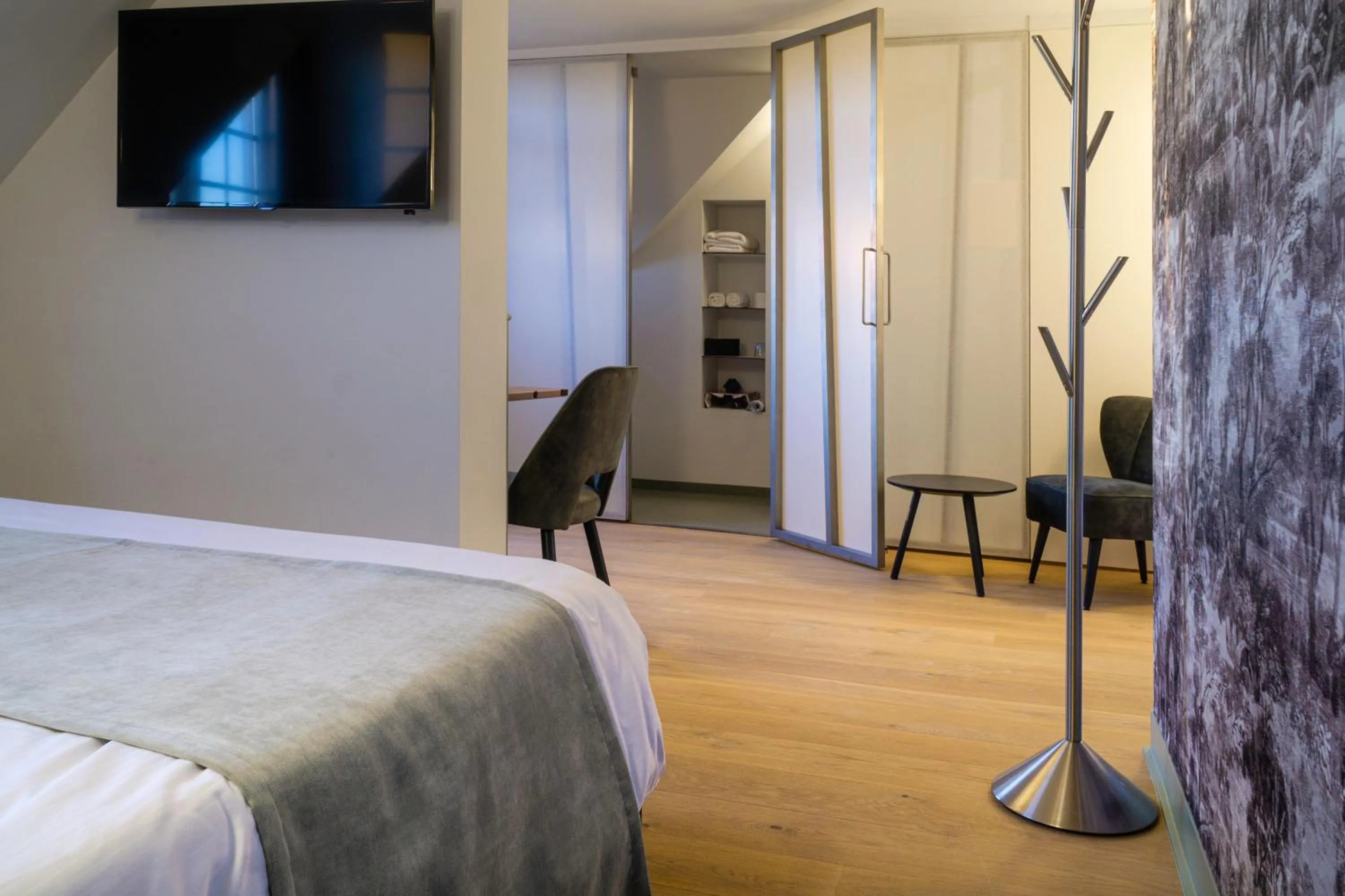 Bedroom, Bed in B&B Contrast