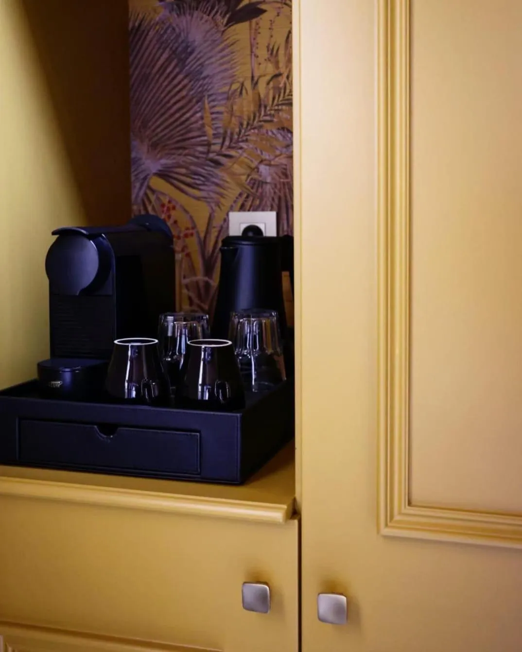 Coffee/tea facilities in B&B Contrast