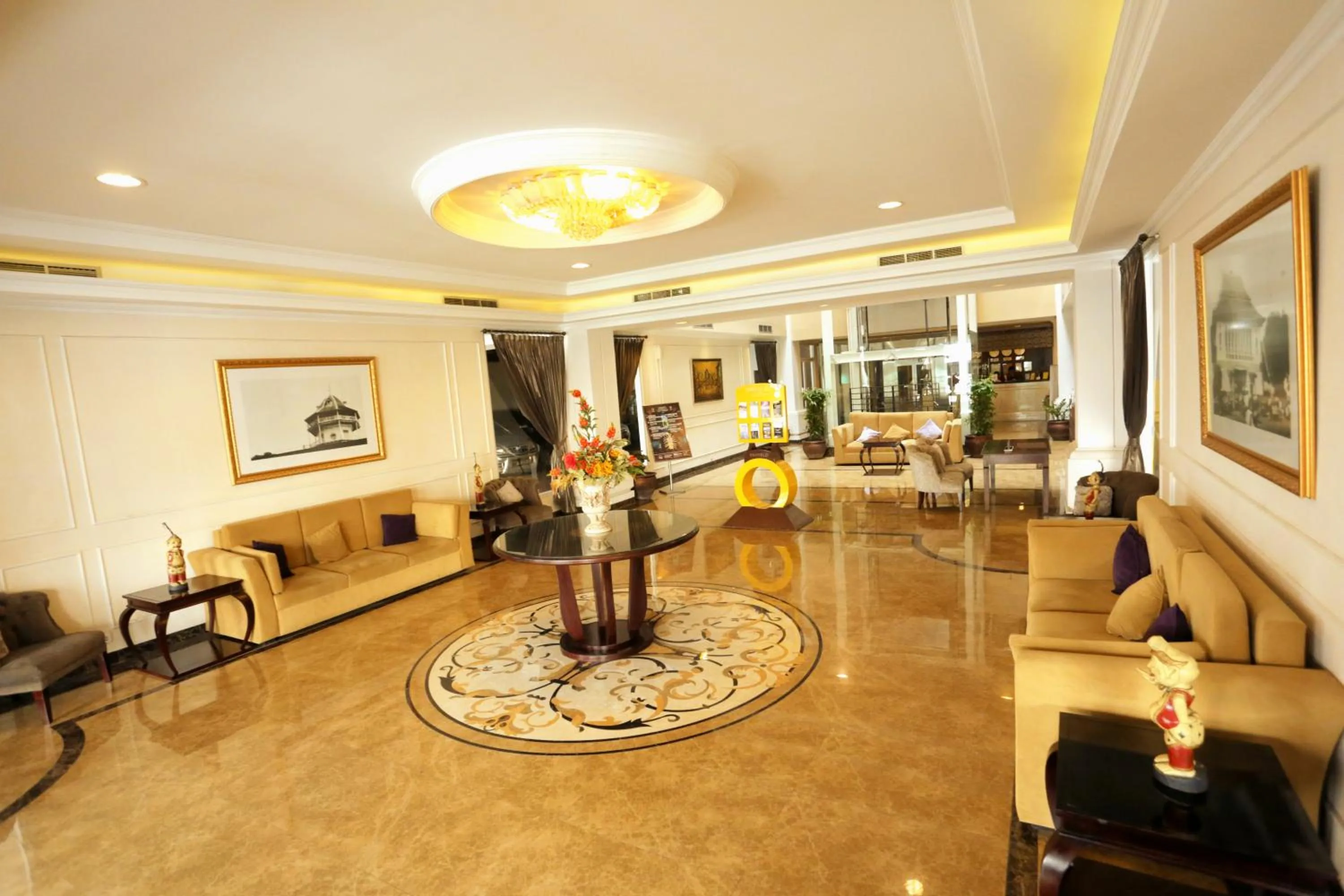 Lobby or reception in Amarelo Hotel Solo