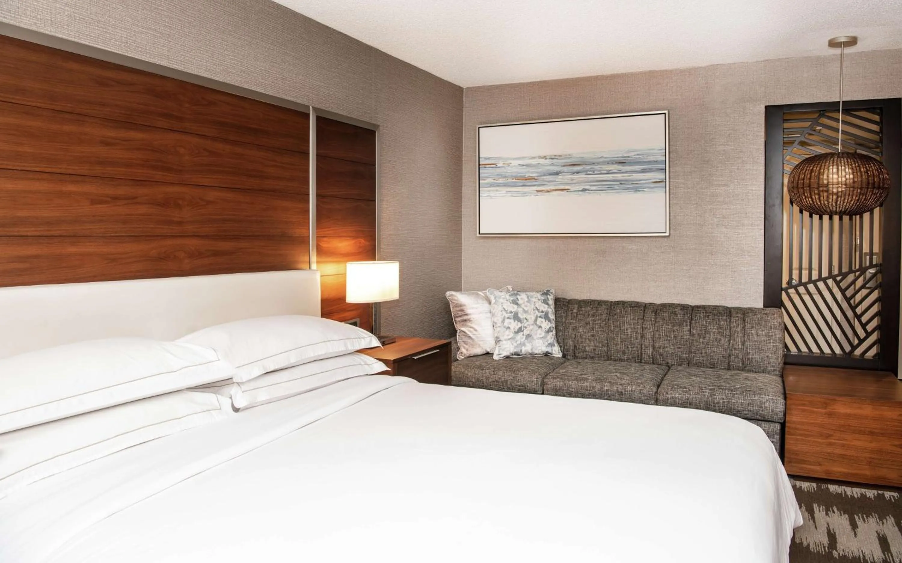 Bed in Hilton Tampa Airport Westshore