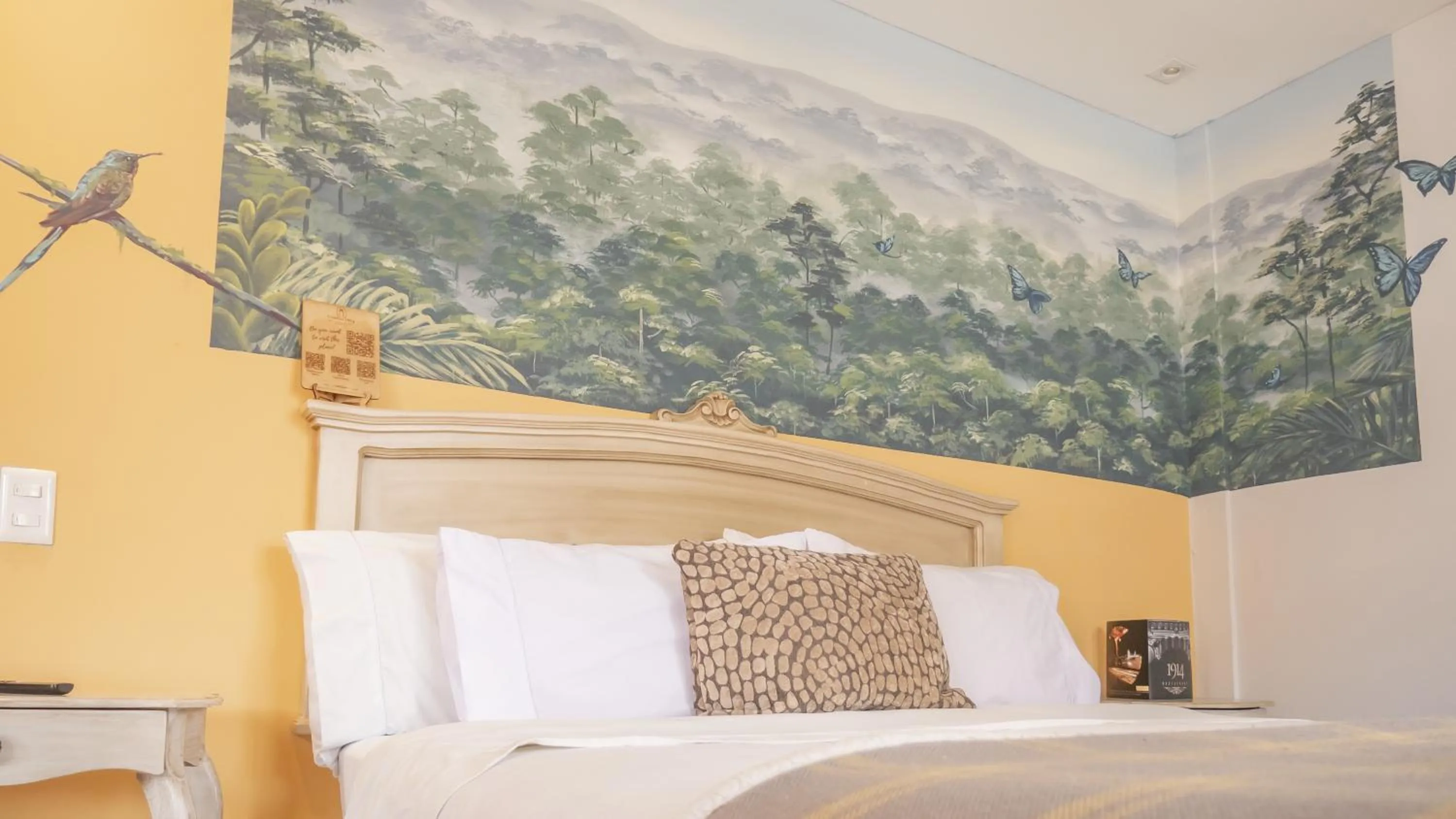 Photo of the whole room, Bed in Boutique Hotel in Quito Hotel Casona 1914