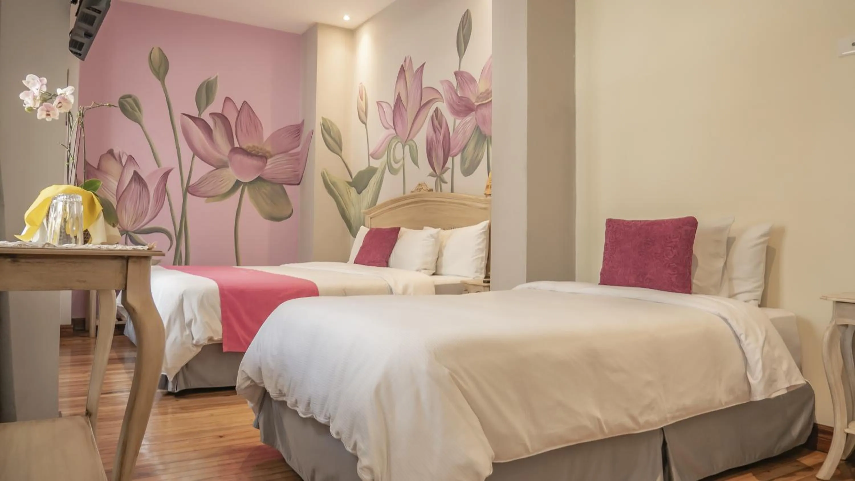 Photo of the whole room, Bed in Boutique Hotel in Quito Hotel Casona 1914