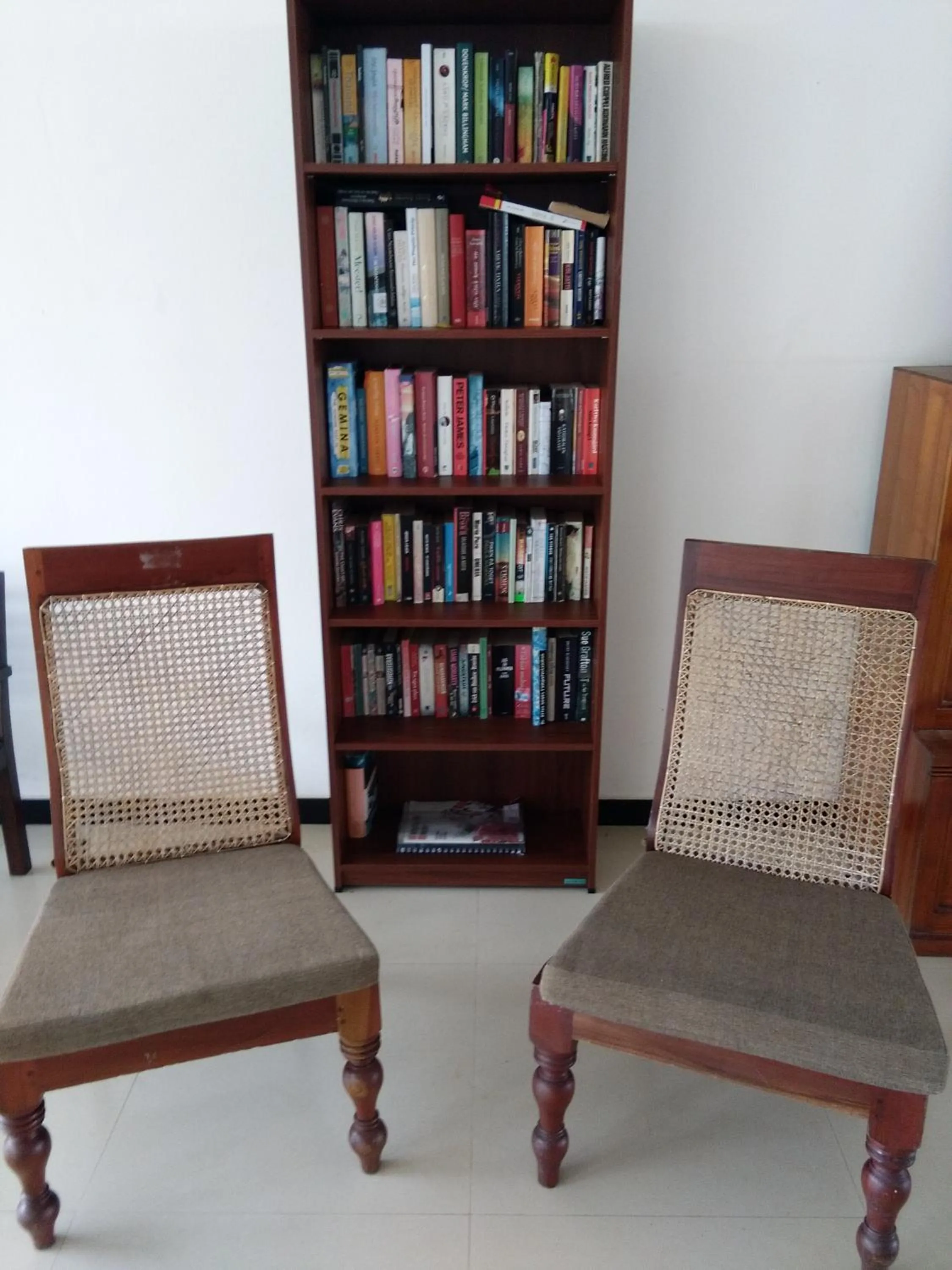 Communal lounge/ TV room in Hotel Ocean View Cottage