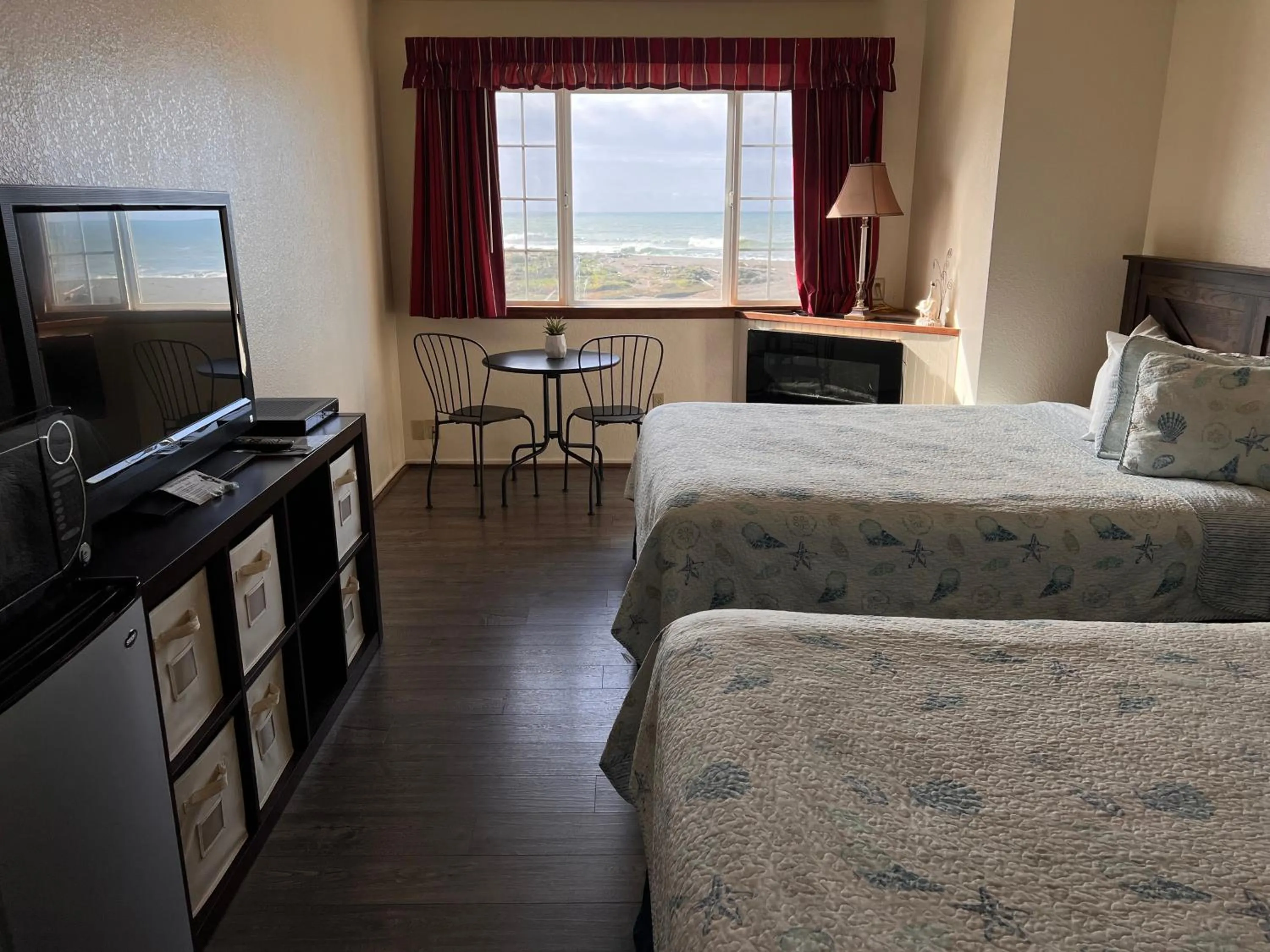 Bed in Gualala Country Inn