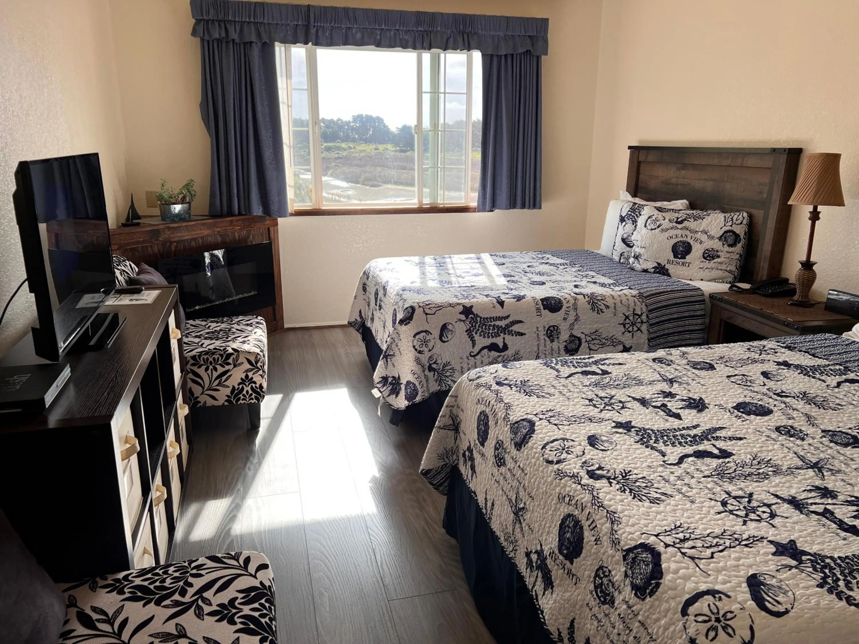 Bed in Gualala Country Inn