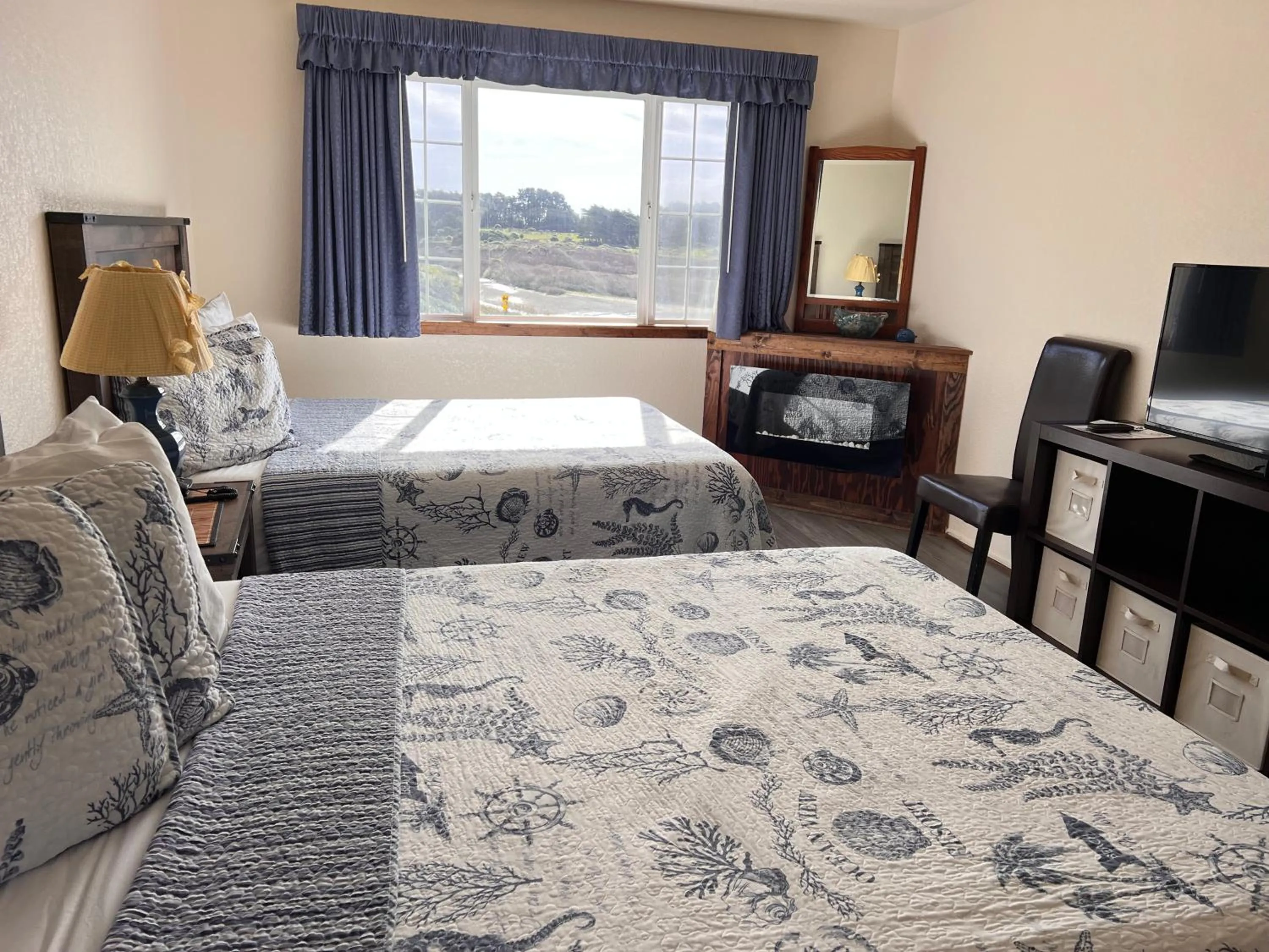 Bed in Gualala Country Inn