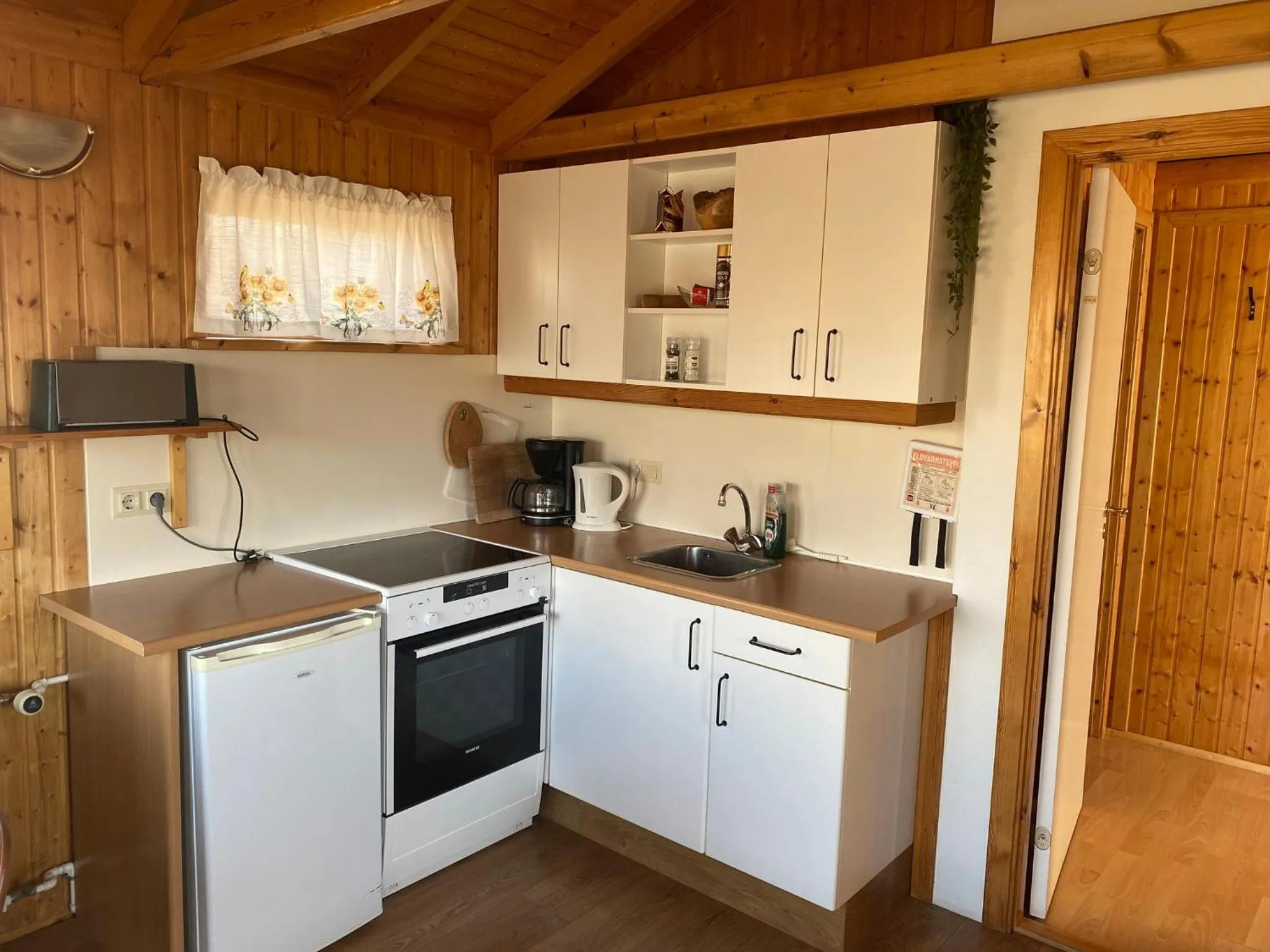 Kitchen or kitchenette in Bakkaflöt Guesthouse