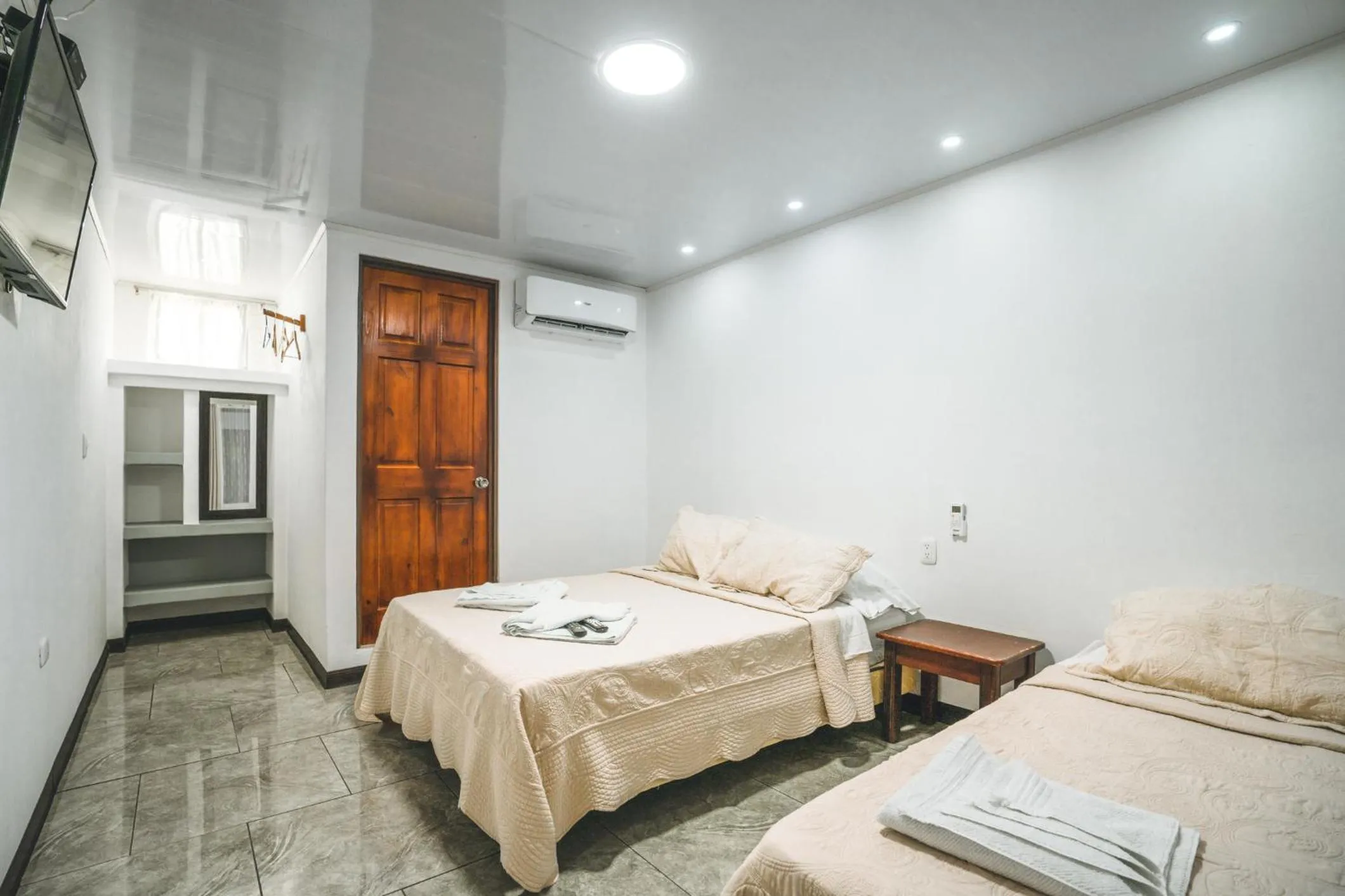 Photo of the whole room, Bed in Hotel Hoja de Oro Corcovado