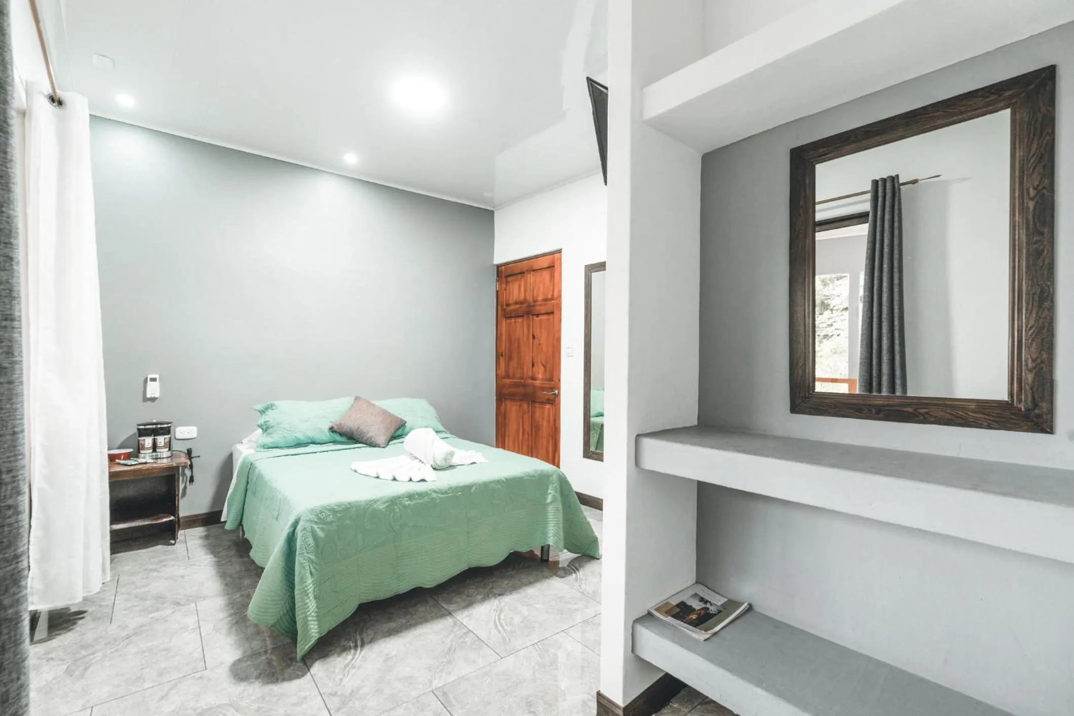 Photo of the whole room, Bed in Hotel Hoja de Oro Corcovado