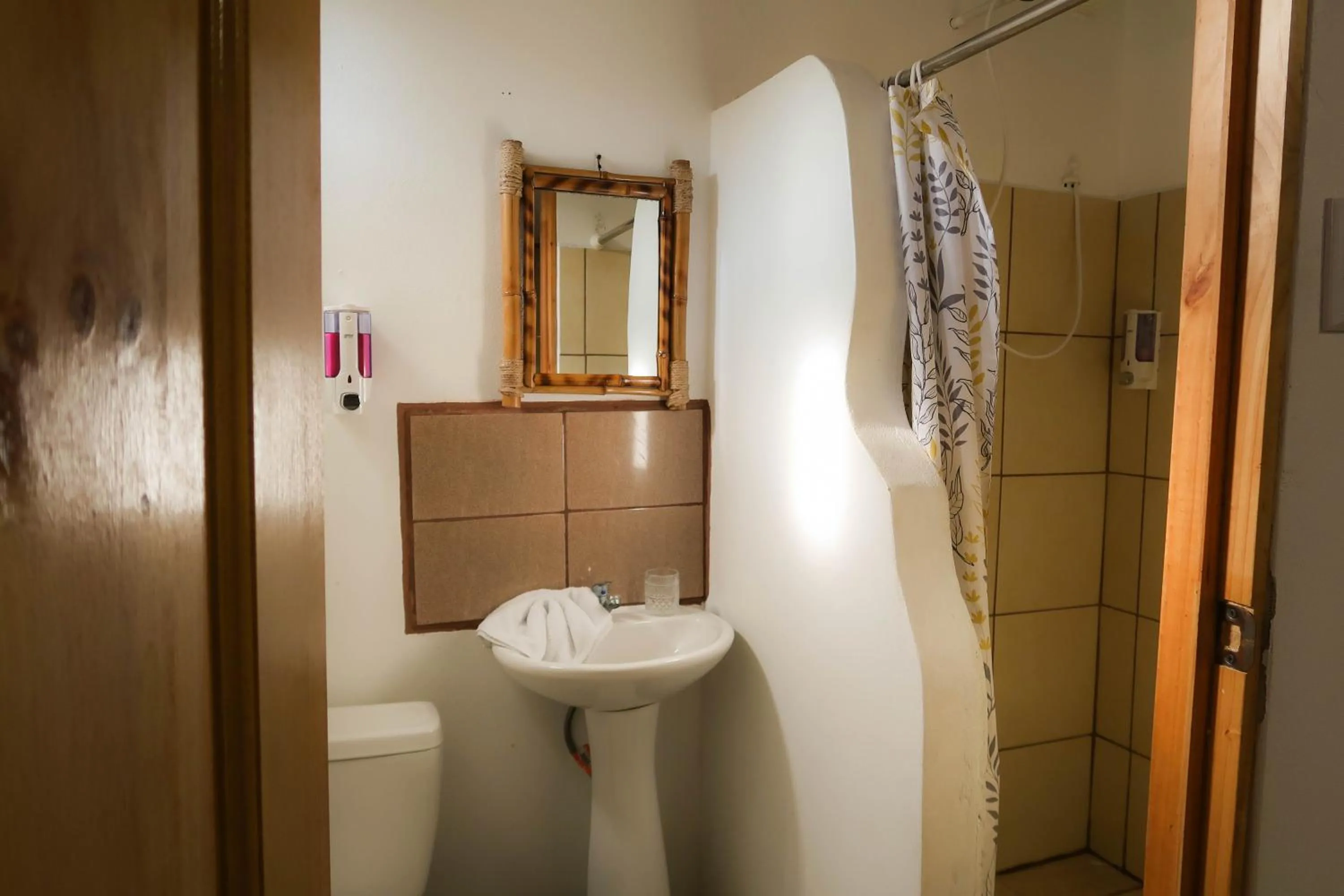 Bathroom in Hotel Hoja de Oro Corcovado