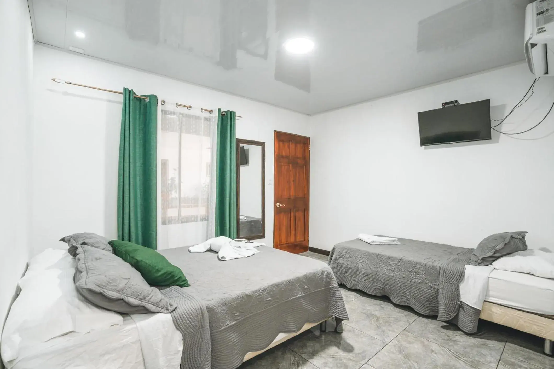 Triple Room in Hotel Hoja de Oro Corcovado Triple Room in Hotel Hoja de Oro Corcovado