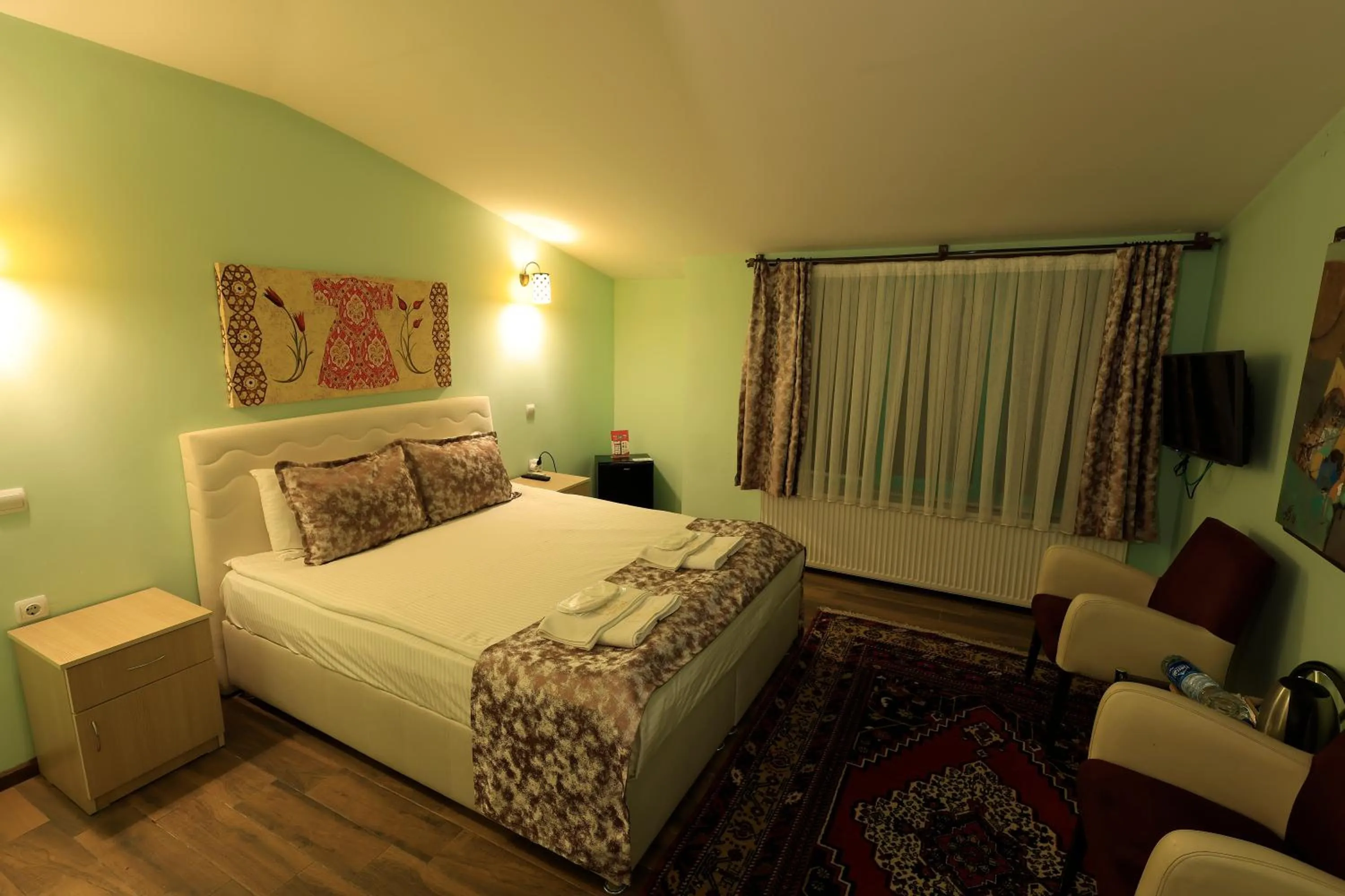 Photo of the whole room, Bed in KEMAL STONE HOUSE HOTEL.