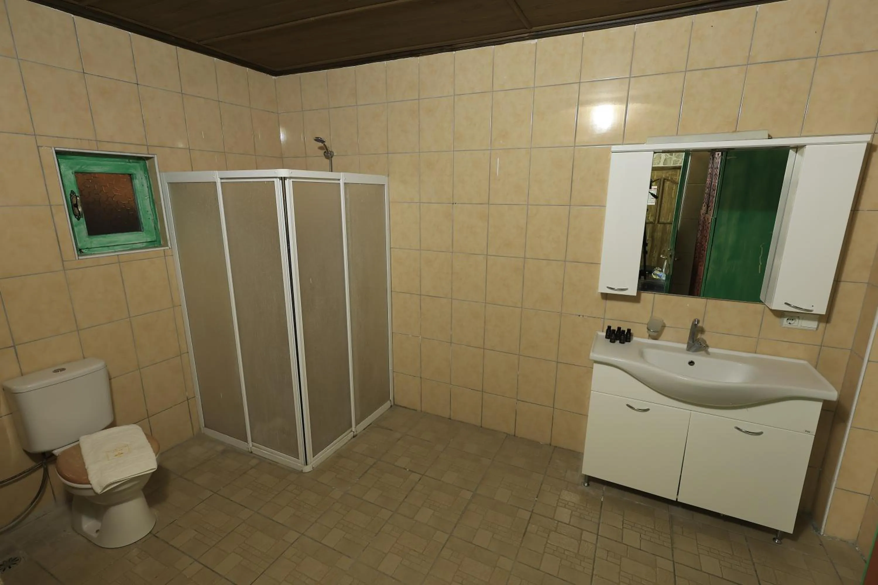 Shower in KEMAL STONE HOUSE HOTEL.