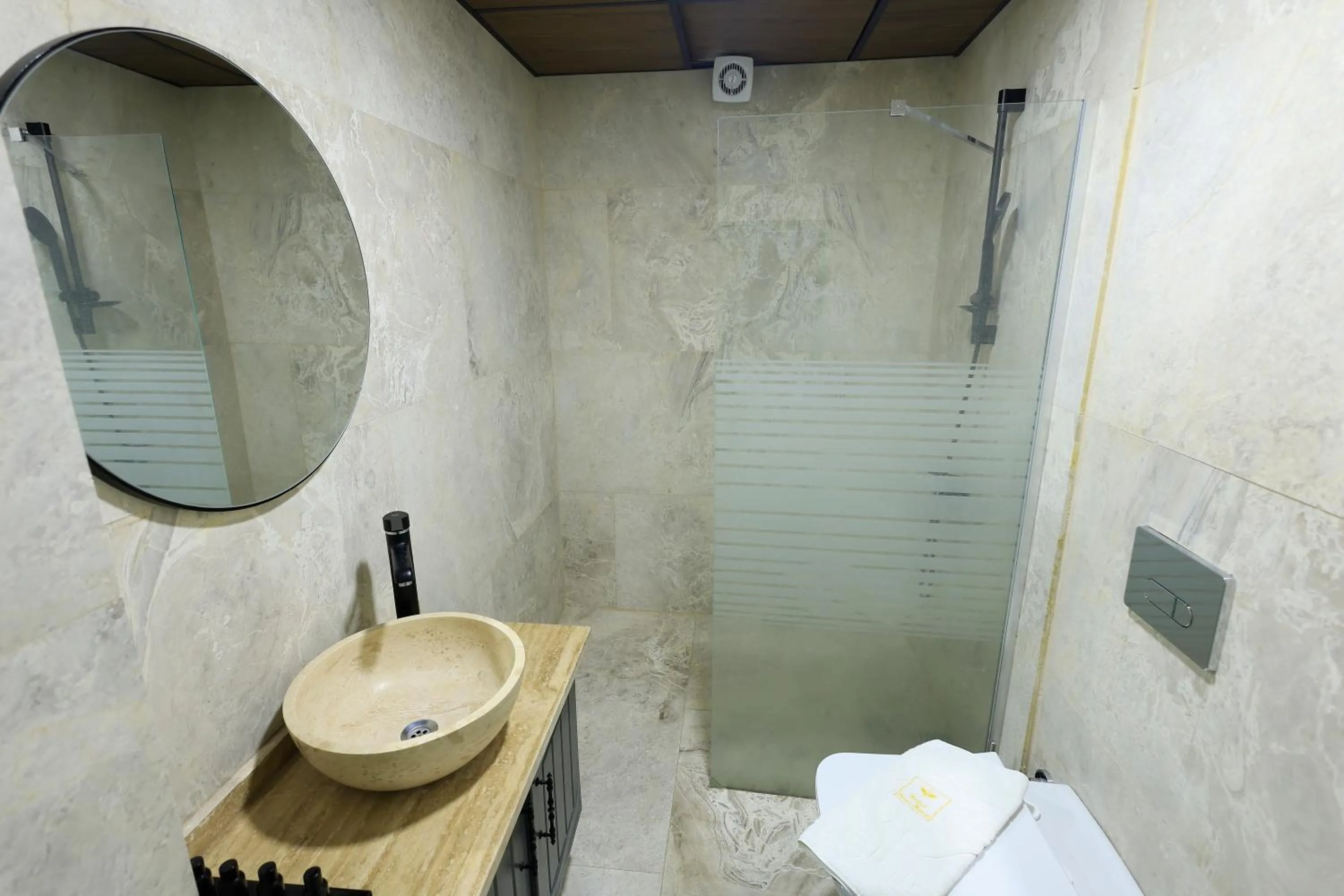 Shower in KEMAL STONE HOUSE HOTEL.