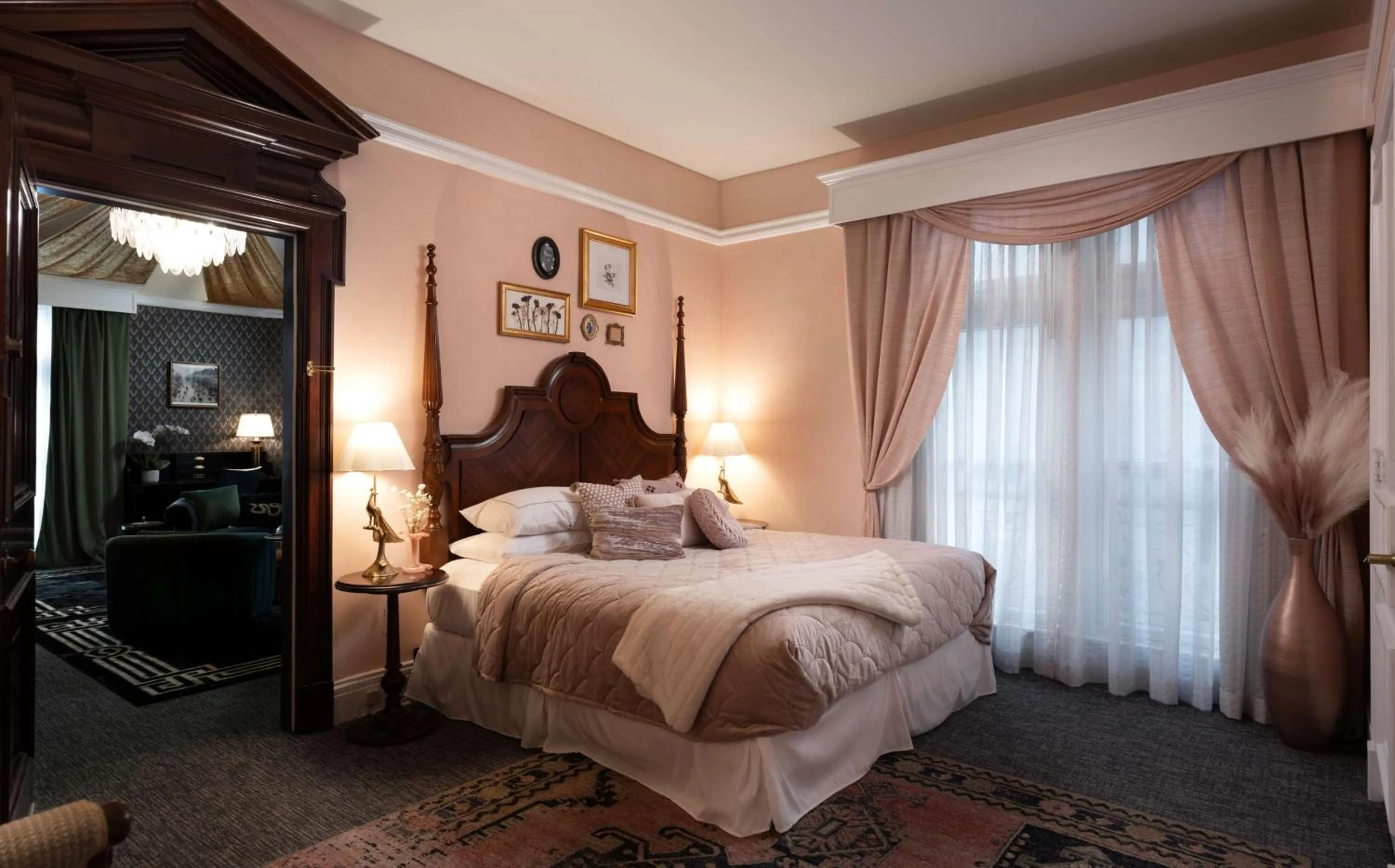 Bed in The Seelbach Hilton Louisville