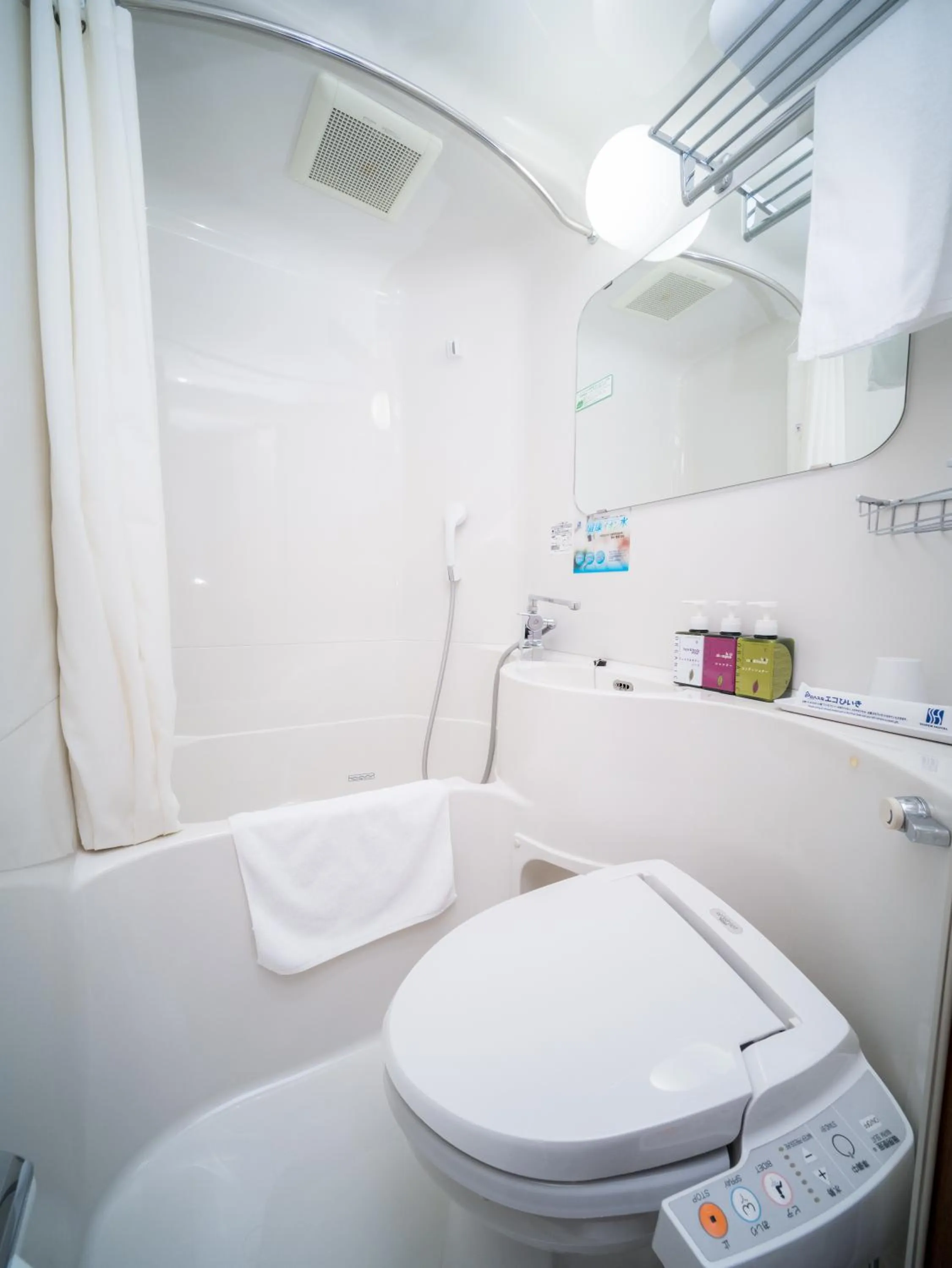 Shower in Super Hotel Aomori