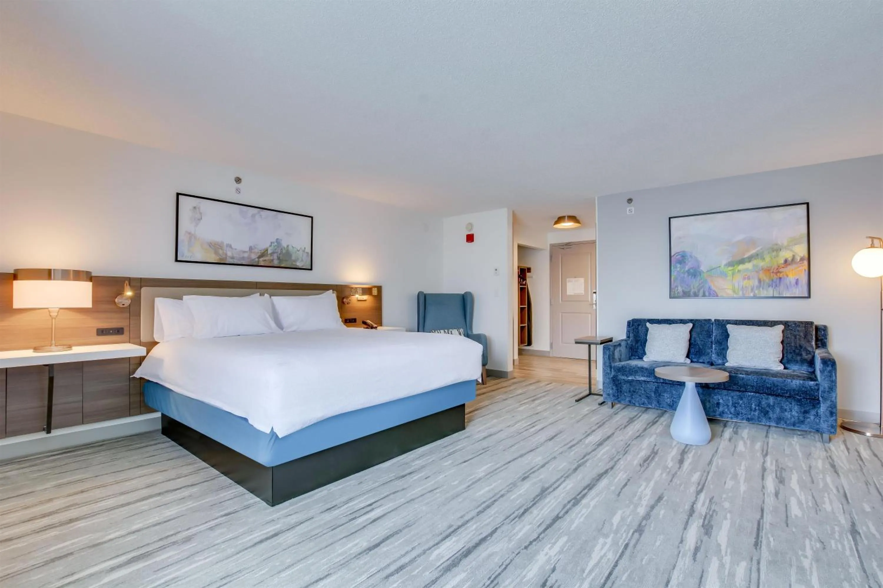 Living room, Bed in Hilton Garden Inn Louisville Airport