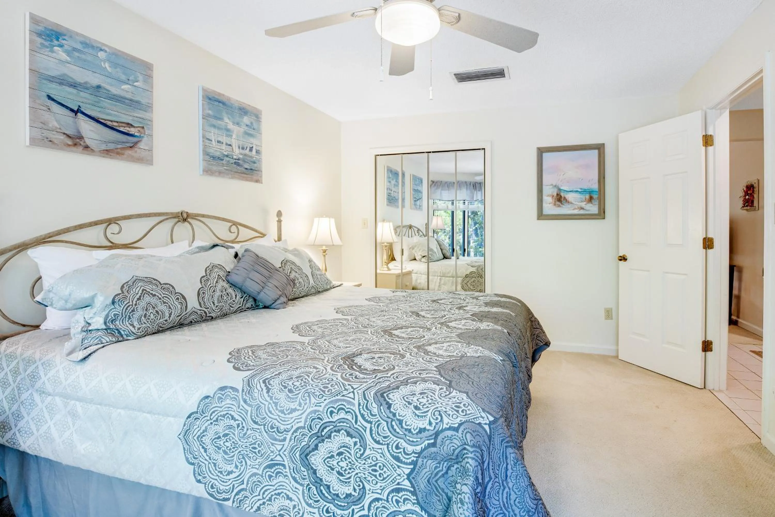 Bed in Turtle Cove 5552