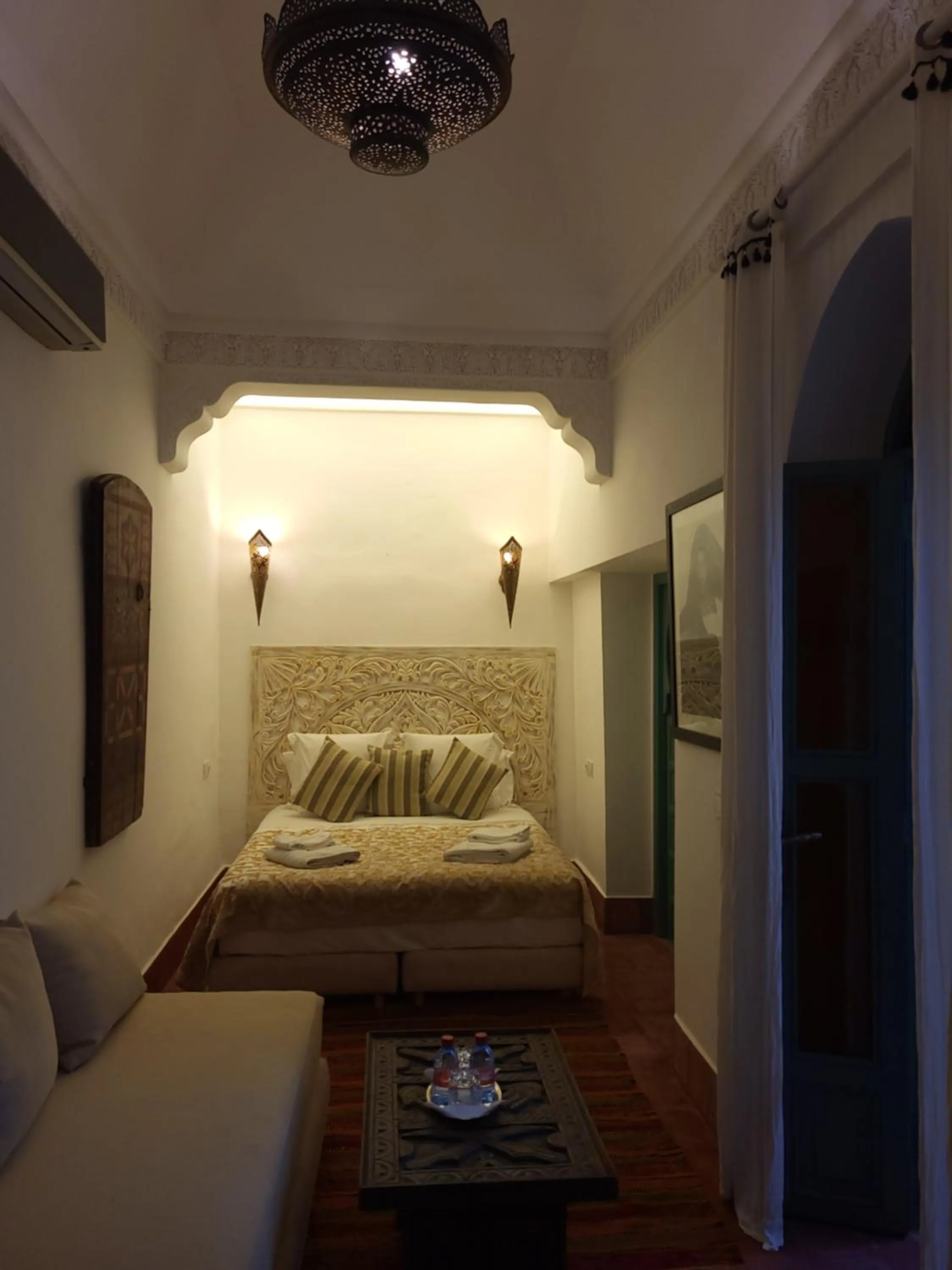 Photo of the whole room, Bed in Riad Swaka