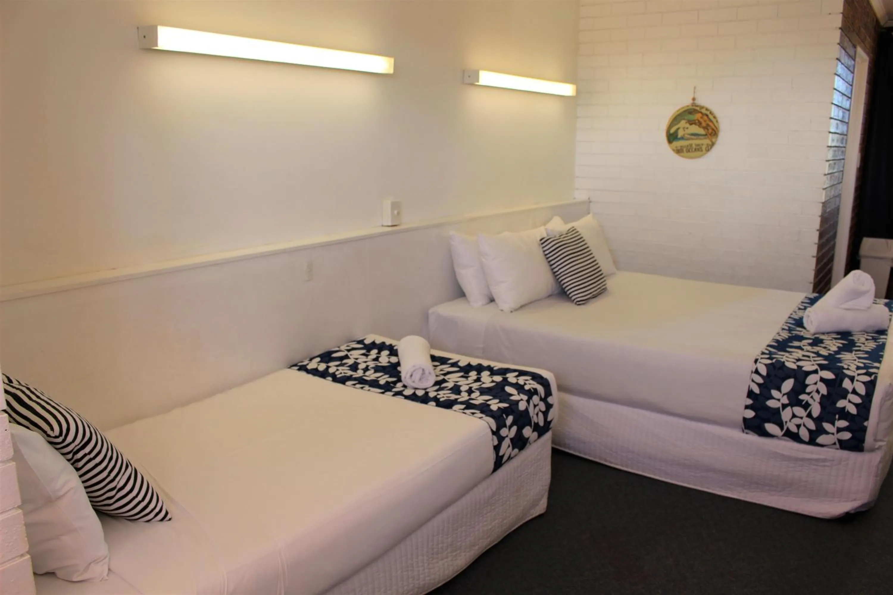 Bed in Camden Motor Inn