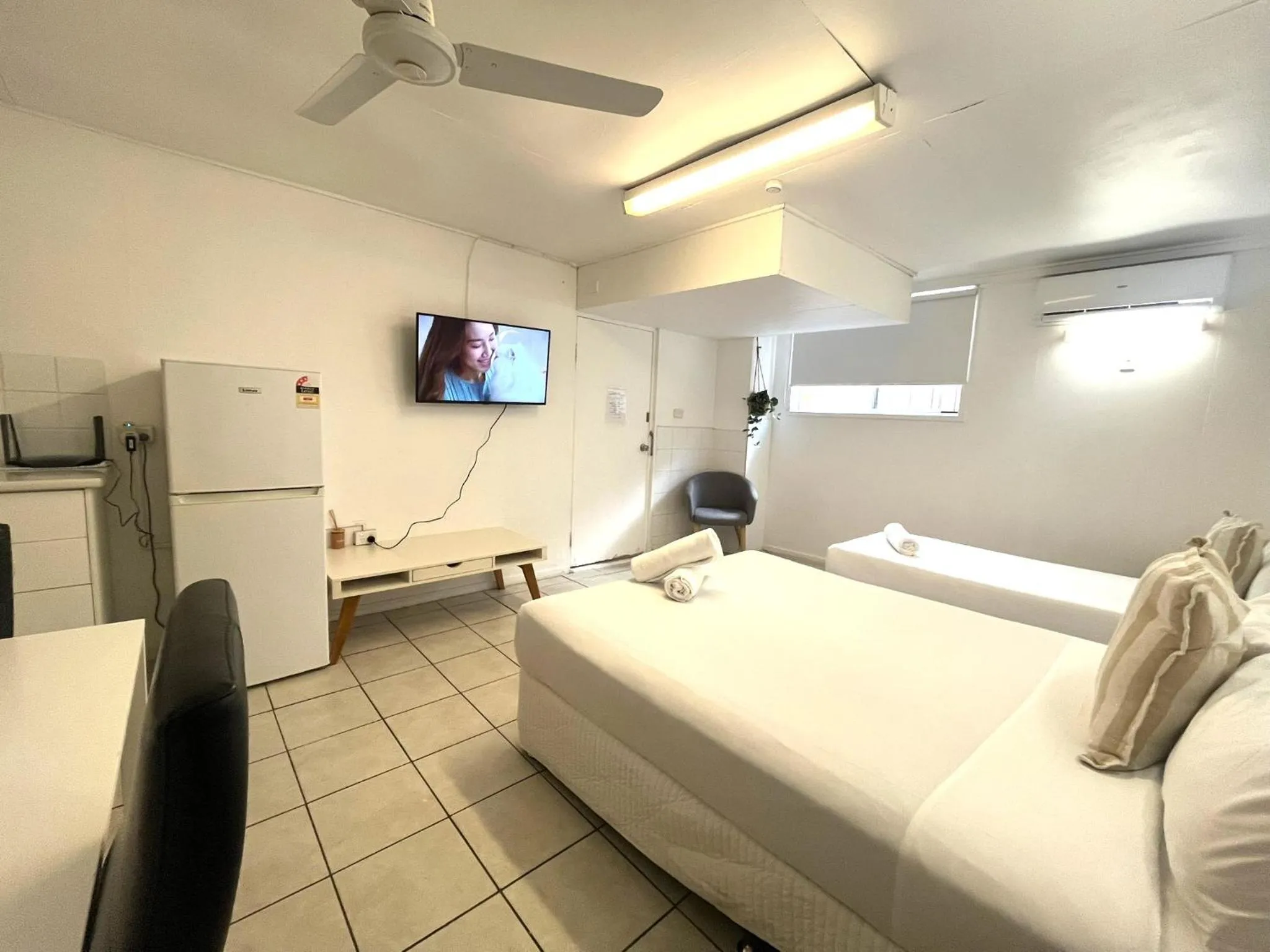 Bed in Camden Motor Inn