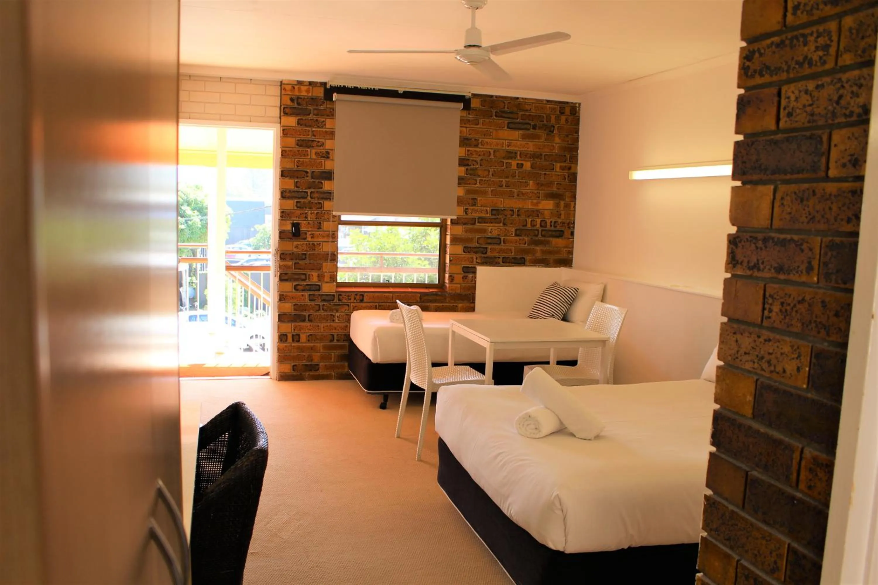 Bed in Camden Motor Inn