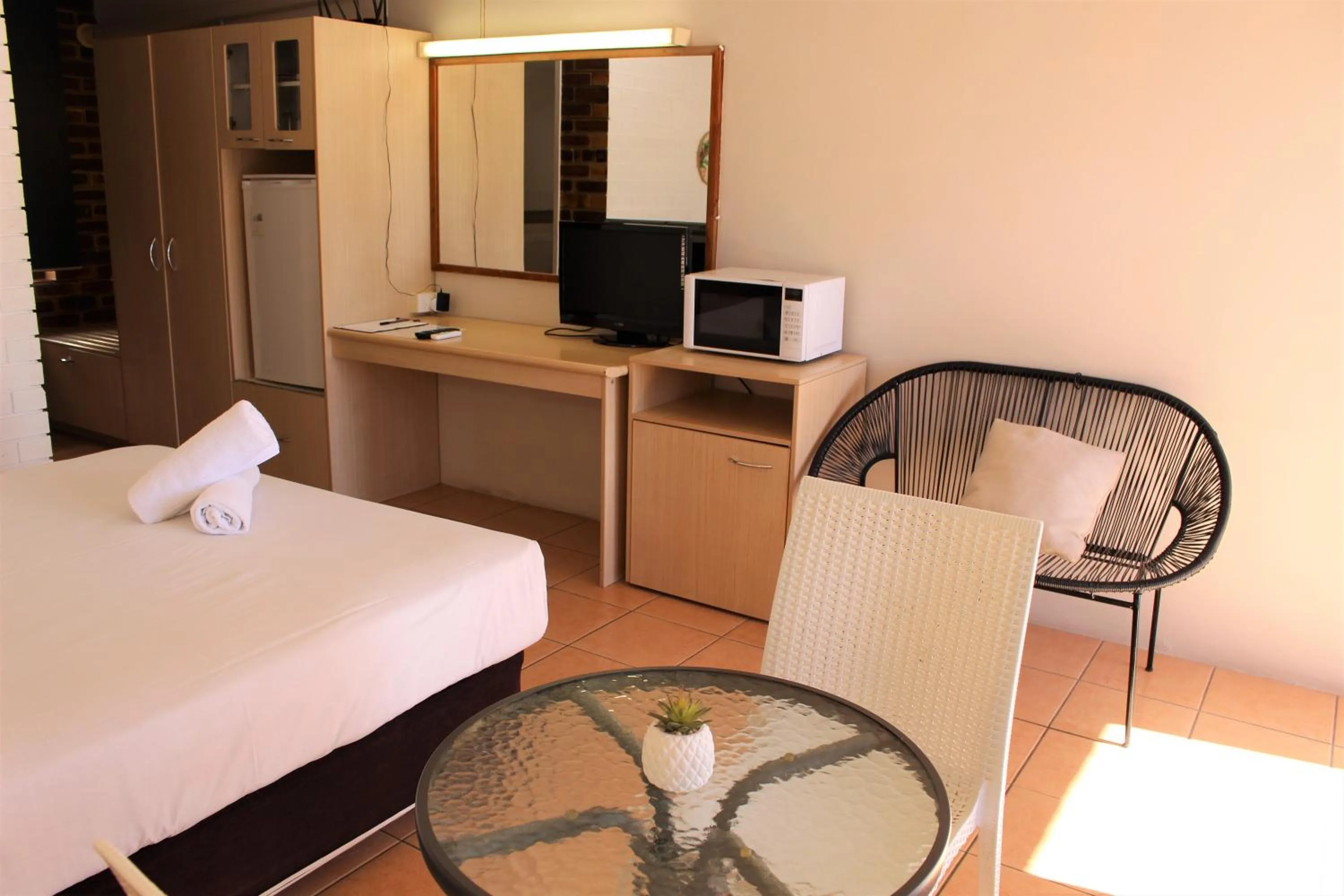 Bed in Camden Motor Inn