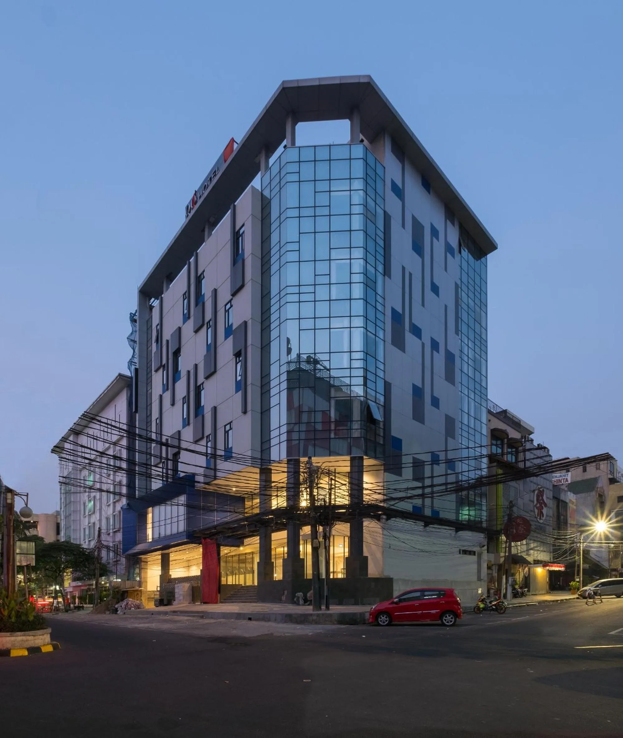 Property building in Hotel 88 Blok M Jakarta By WH