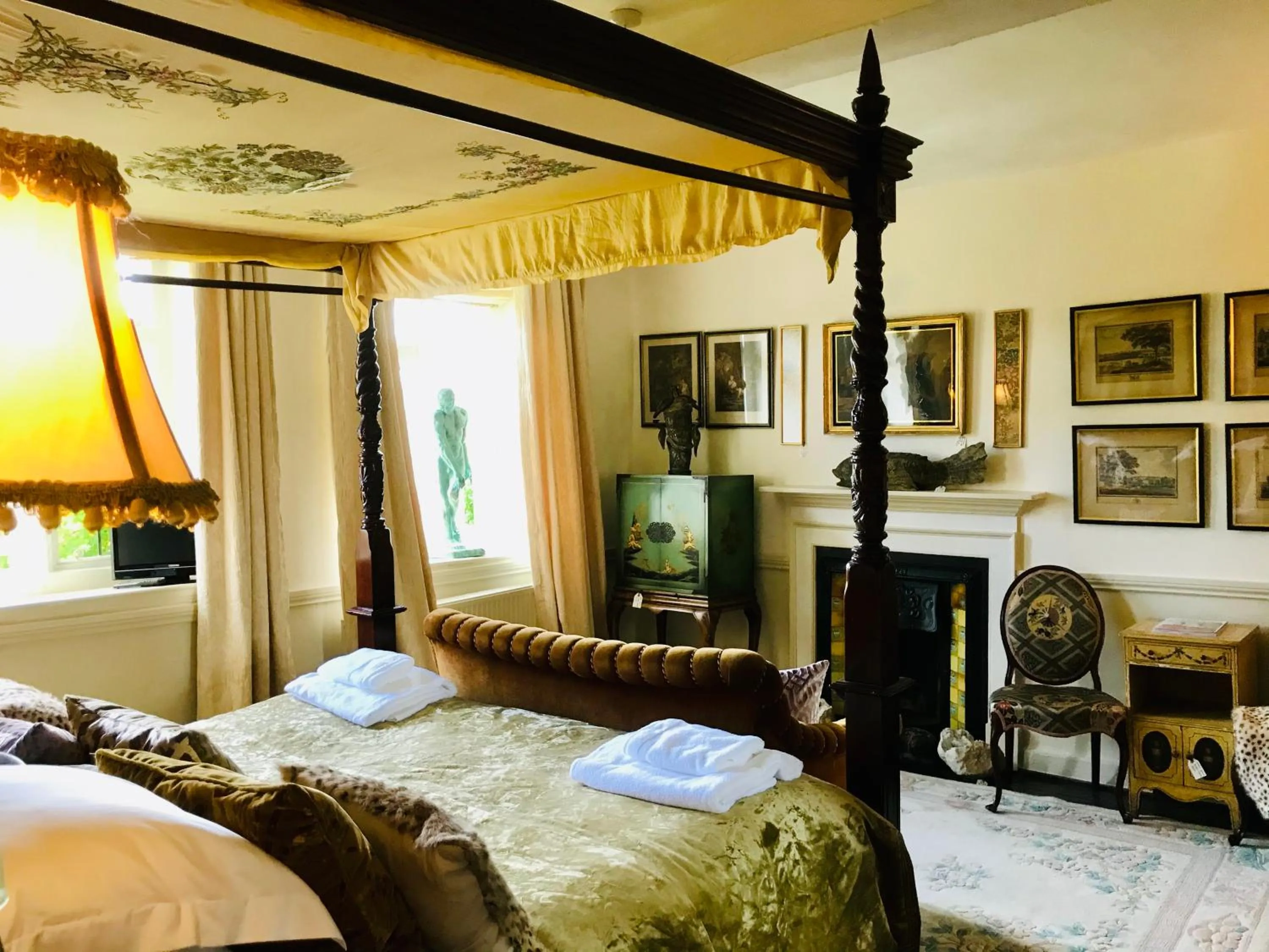 Bedroom, Bed in Buscot Manor