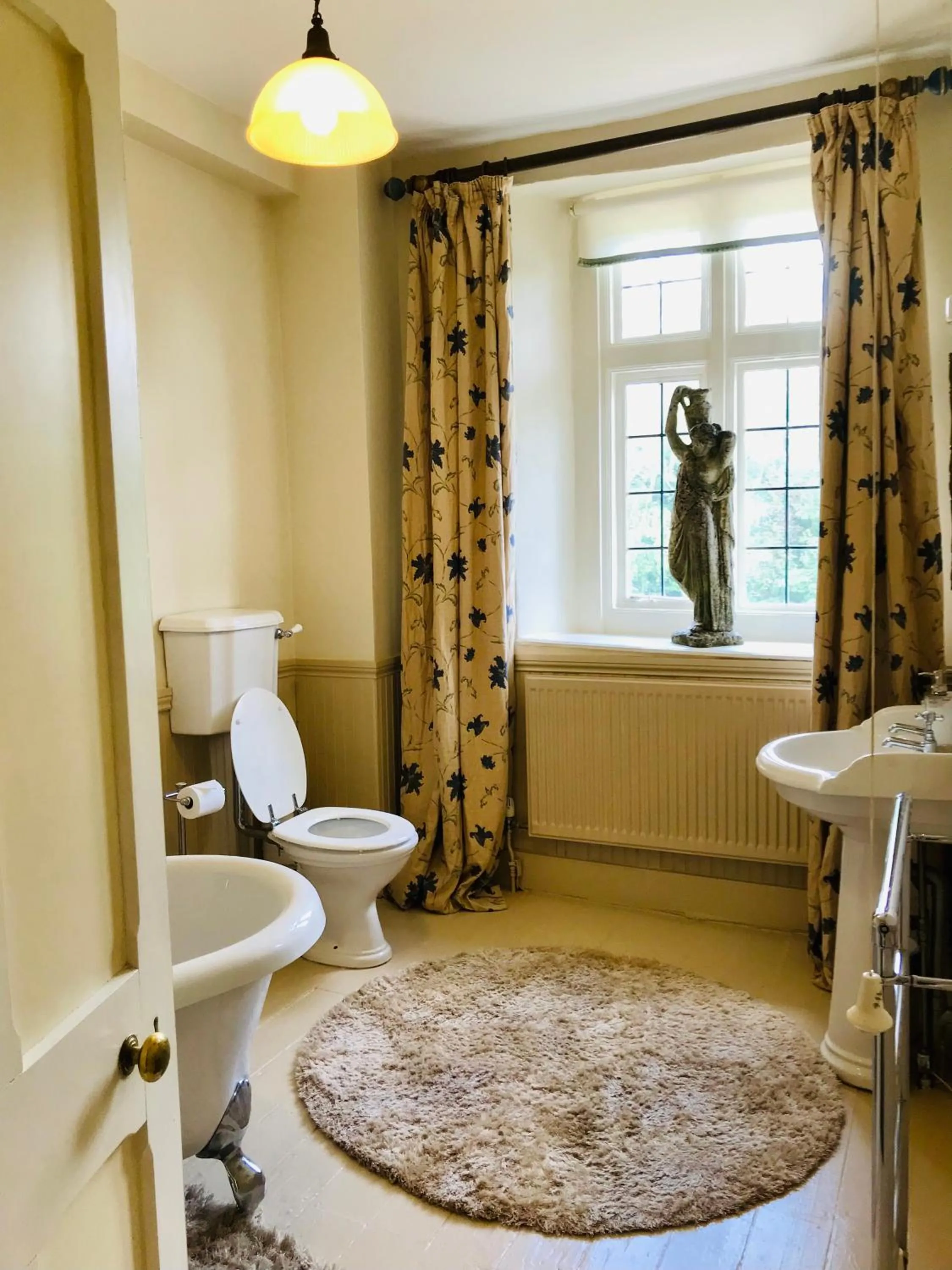 Bathroom in Buscot Manor