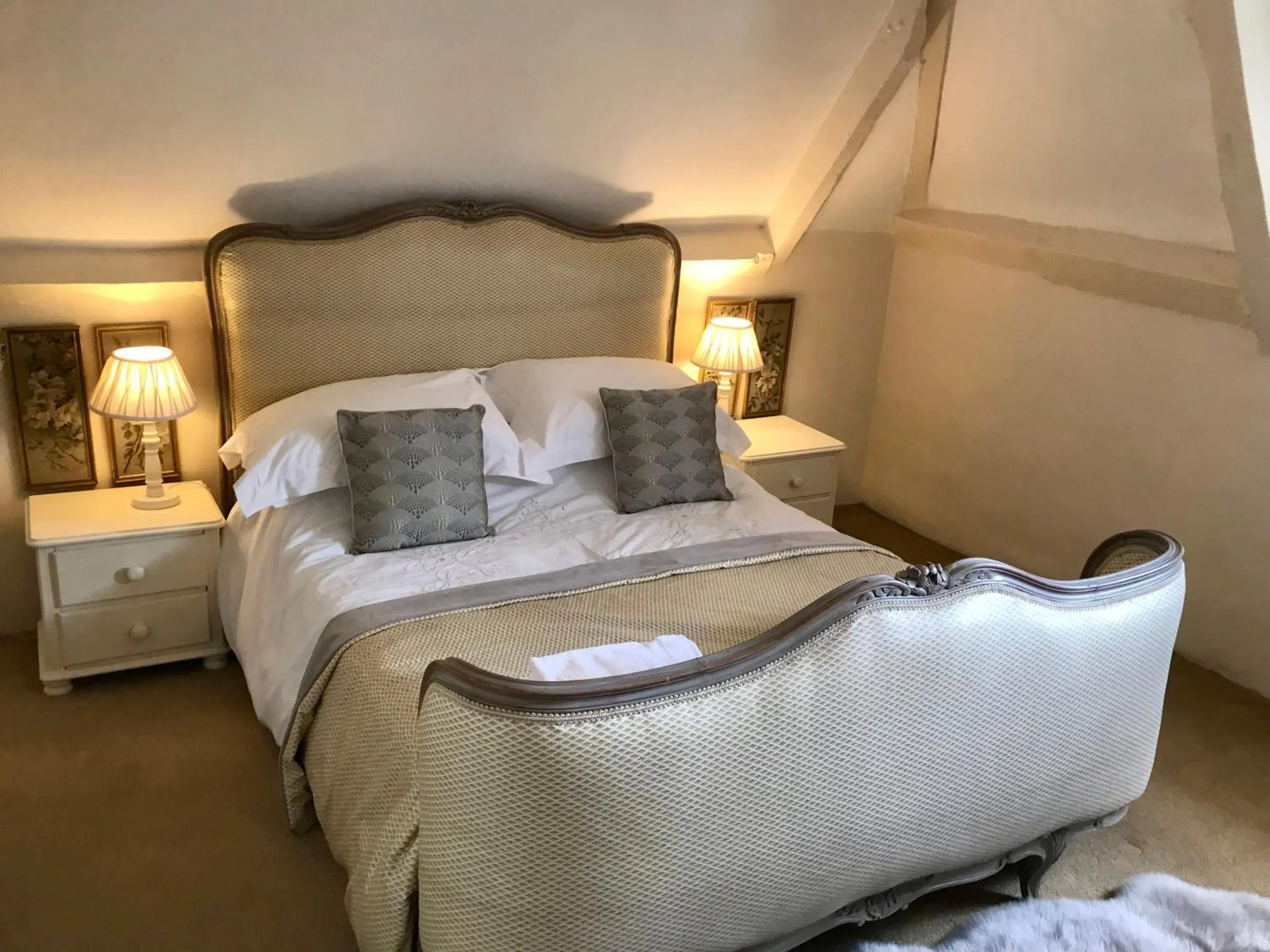 Bedroom, Bed in Buscot Manor